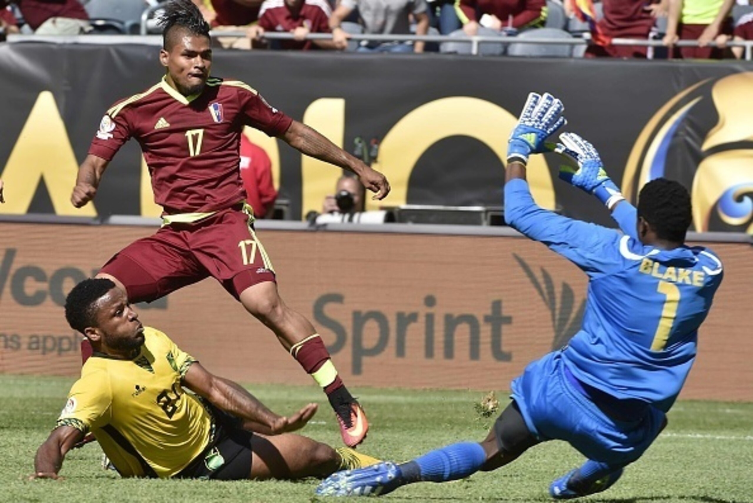 Venezuela's Josef Martinez (17) scores past past Jamaica's Andre Blake during the Copa America Centenario football tournament, in Chicago, Illinois, United States, on June 5, 2016.  / AFP / OMAR TORRES        (Photo credit should read OMAR TORRES/AFP/Gett