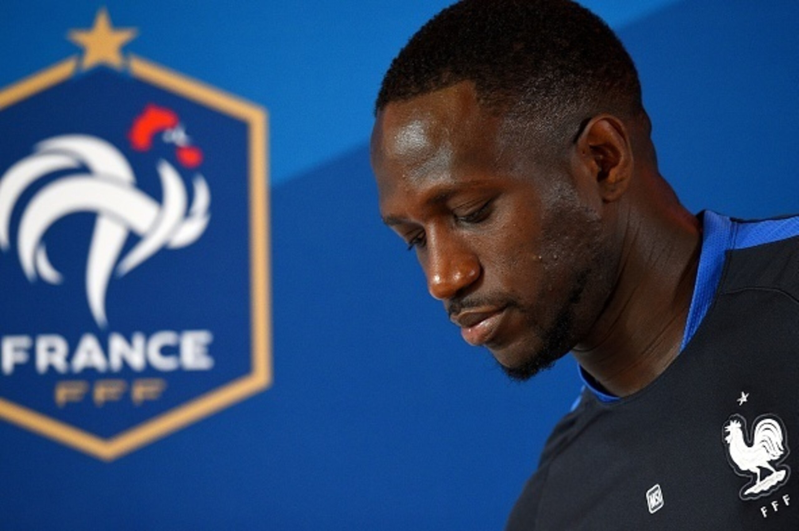 France's midfielder Moussa Sissoko arrives for a press conference at the Aguilera stadium in Biarritz on May 21, 2016, during the team preparation for the Euro 2016 European football.  / AFP / FRANCK FIFE        (Photo credit should read FRANCK FIFE/AFP/G