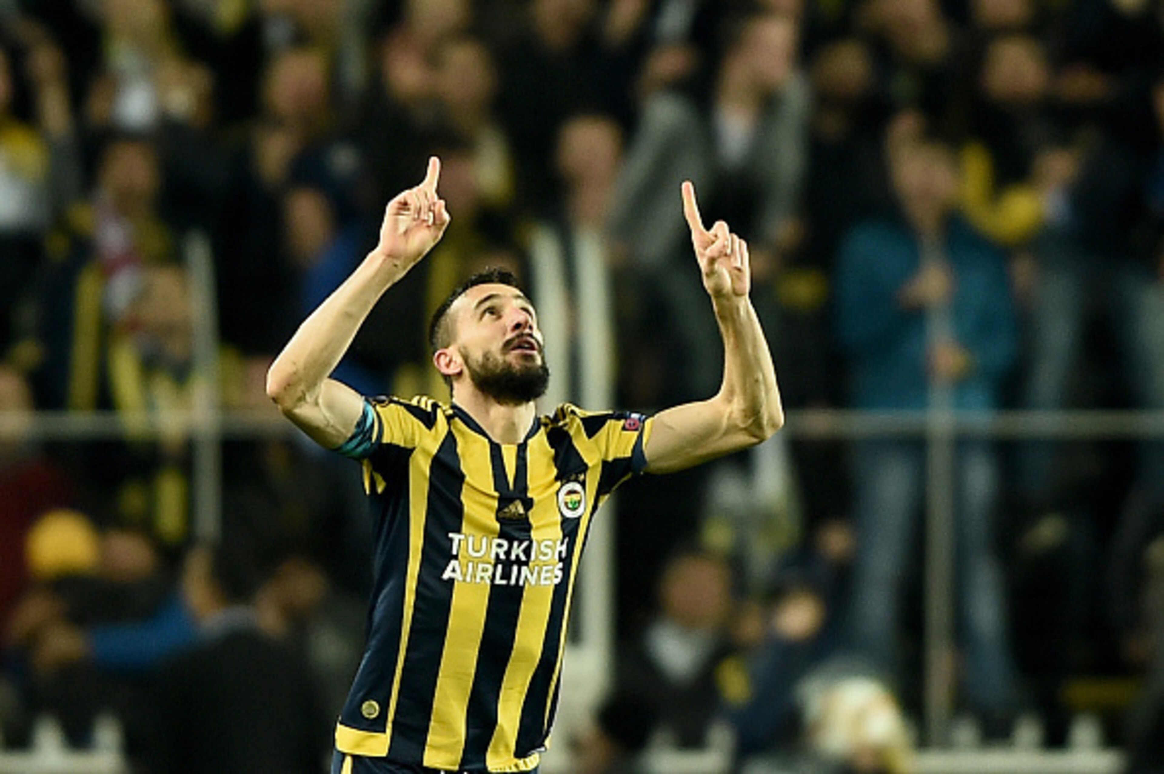 Fenerbahce's Mehmet Topal celebrates after scoring a goal during the UEFA Europa League round of 16 football match between Fenerbahce and Braga on March 10, 2016 at Fenerbahce Ulker Sukru Saracoglu stadium  in Istanbul.  / AFP / OZAN KOSE        (Photo cr