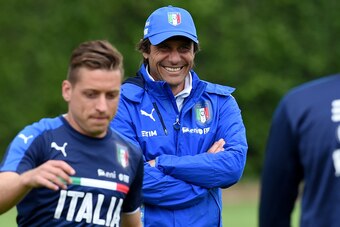 FLORENCE, ITALY - JUNE 02:  Head coach Italy Antonio Conte smiles during the Italy training session at the club's training ground at Coverciano on June 02, 2016 in Florence, Italy.  (Photo by Claudio Villa/Getty Images)