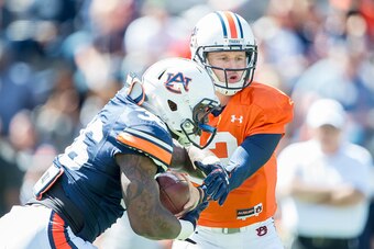 AUBURN, AL - APRIL 9: Quarterback Tyler Queen #15 of the Auburn Tigers hands the ball off to fullback Kamryn Pettway #36 of the Auburn Tigers during their spring game at Jordan Hare Stadium on April 9, 2016 in Auburn, Alabama. (Photo by Michael Chang/Gett