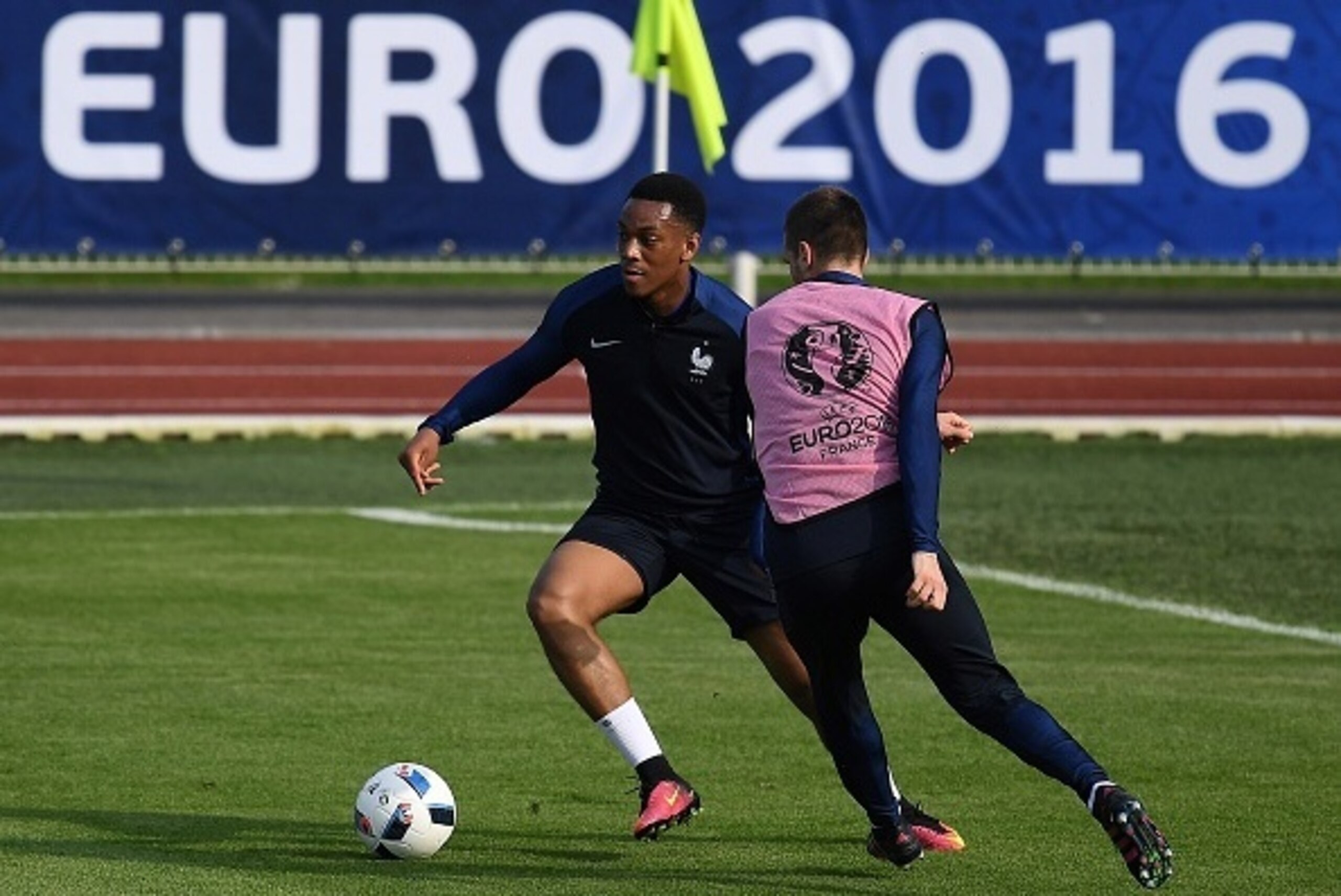 France's forward Anthony Martial (L) vies with France's midfielder Morgan Schneiderlin during a training session in Clairefontaine-en-Yvelines on June 6, 2016,  four days ahead of the beginning of the Euro 2016 European football championships. / AFP / FRA