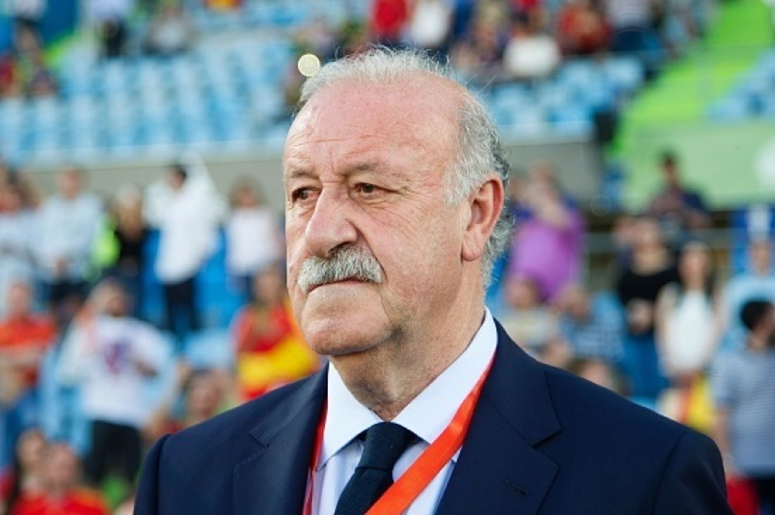 Spain's coach Vicente del Bosque looks on before the EURO 2016 friendly football match Spain vs Georgia at the Coliseum Alfonso Perez stadium in Getafe, on June 7, 2016, in preparation for the upcoming Euro 2016 European football championship. / AFP / CUR