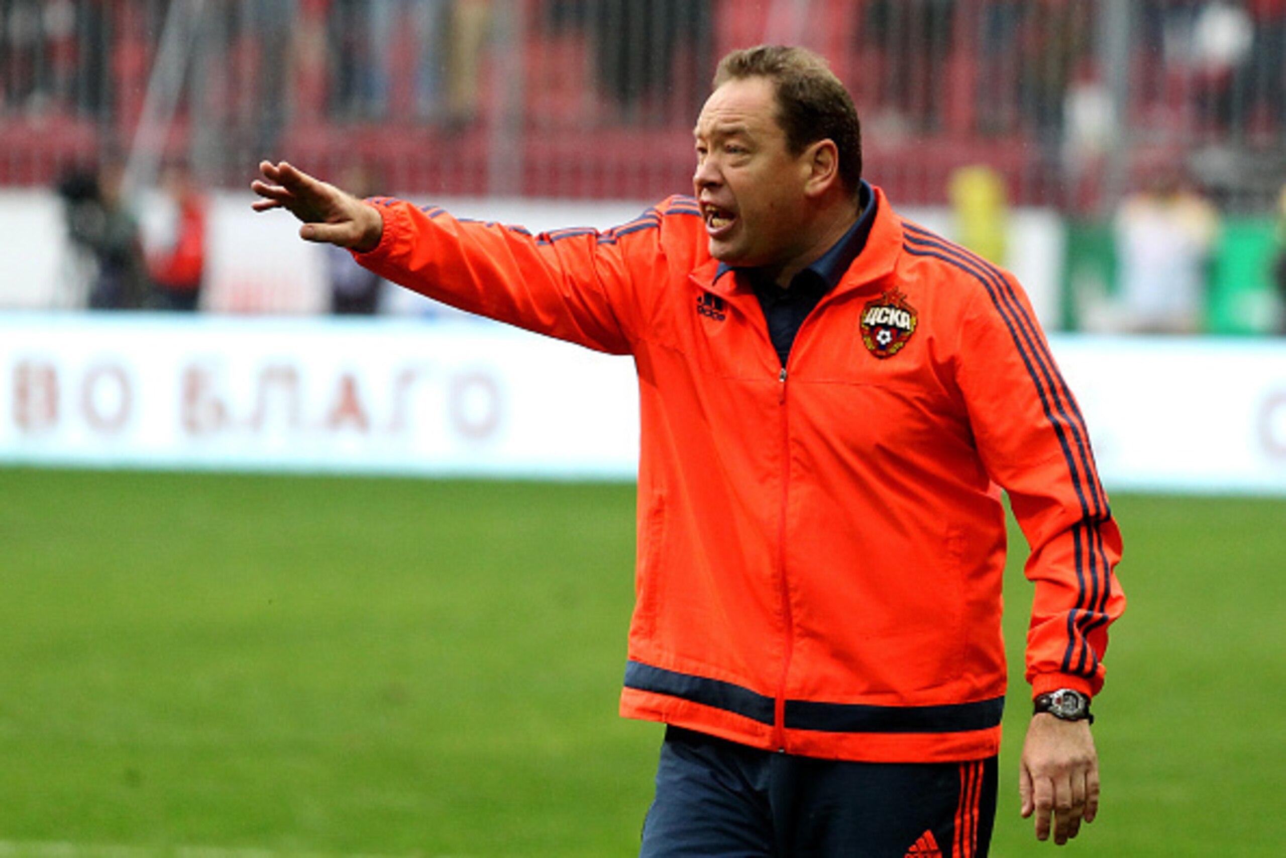 KAZAN, RUSSIA - MAY 21: Head coach Leonid Slutsky of FC CSKA Moscow gestures during the Russian Premier League match between FC Rubin Kazan and FC CSKA Moscow at the Kazan Arena Stadium on May 21, 2016 in Kazan, Russia. (Photo by Epsilon/Getty Images)