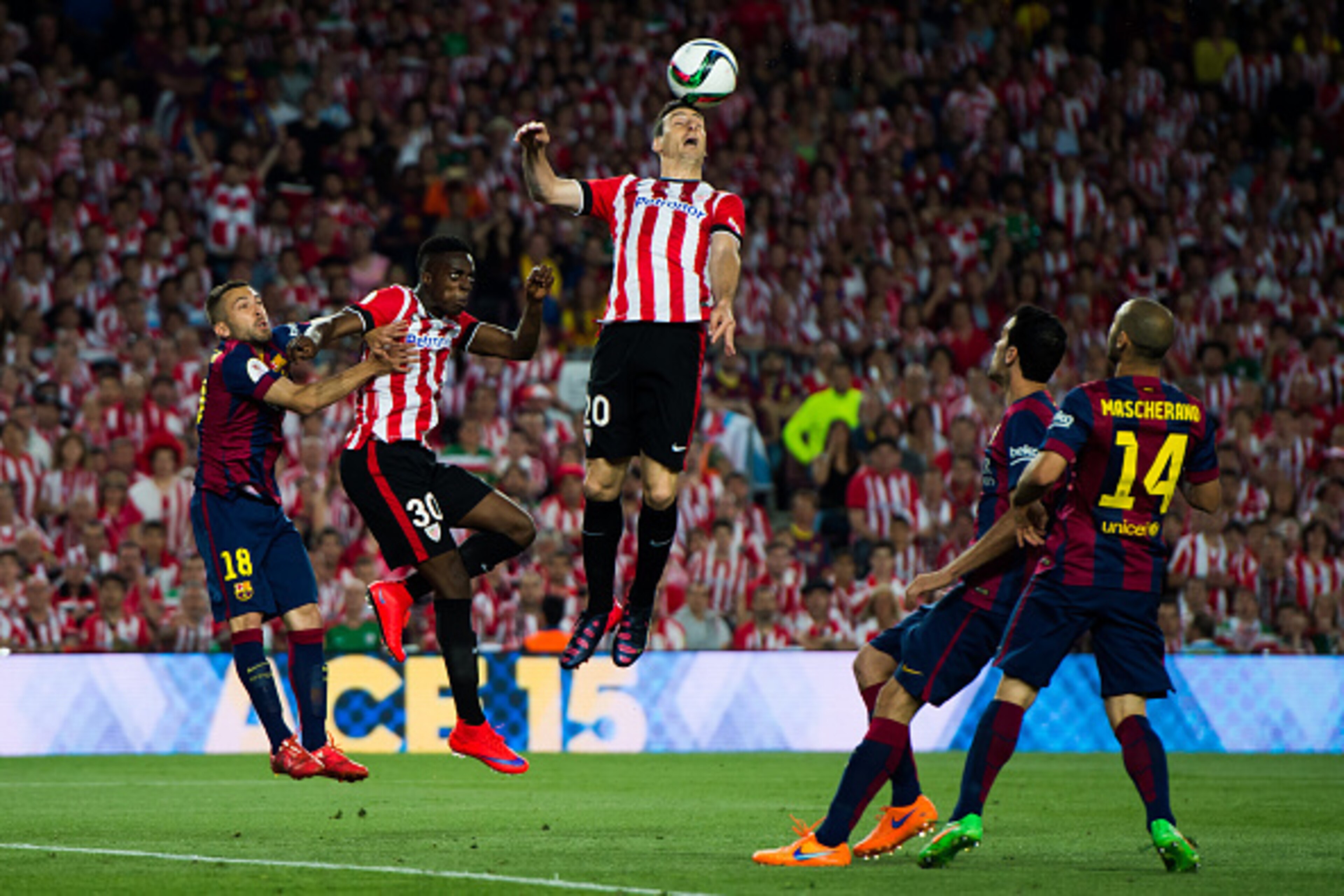 BARCELONA, SPAIN - MAY 30: Aritz Aduriz of Athletic Club tries to head the ball during the Copa del Rey Final between Athletic Club and FC Barcelona at Camp Nou on May 30, 2015 in Barcelona, Spain. (Photo by Alex Caparros/Getty Images)