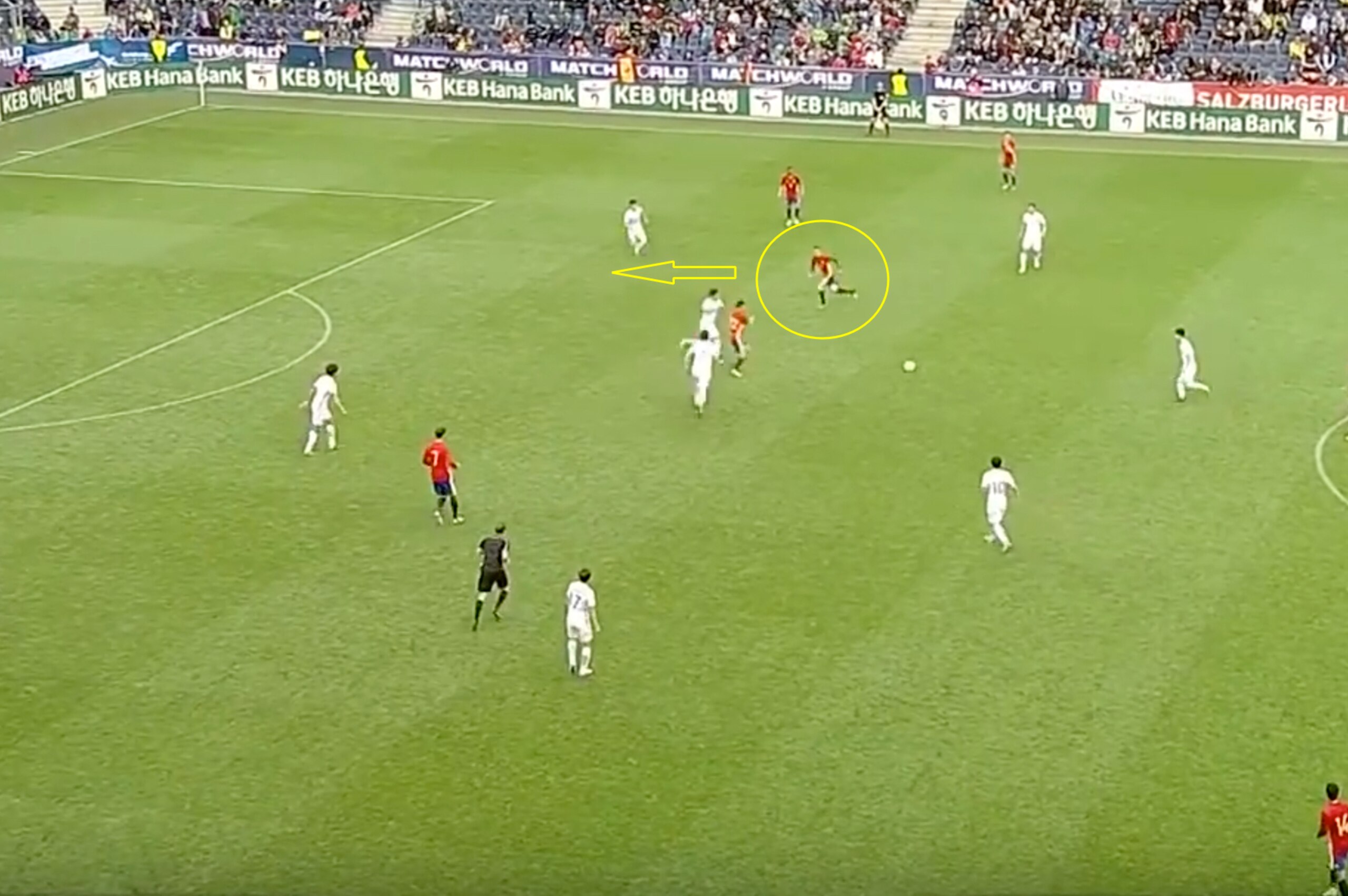 Aduriz's gambling run creates Spain's sixth goal.