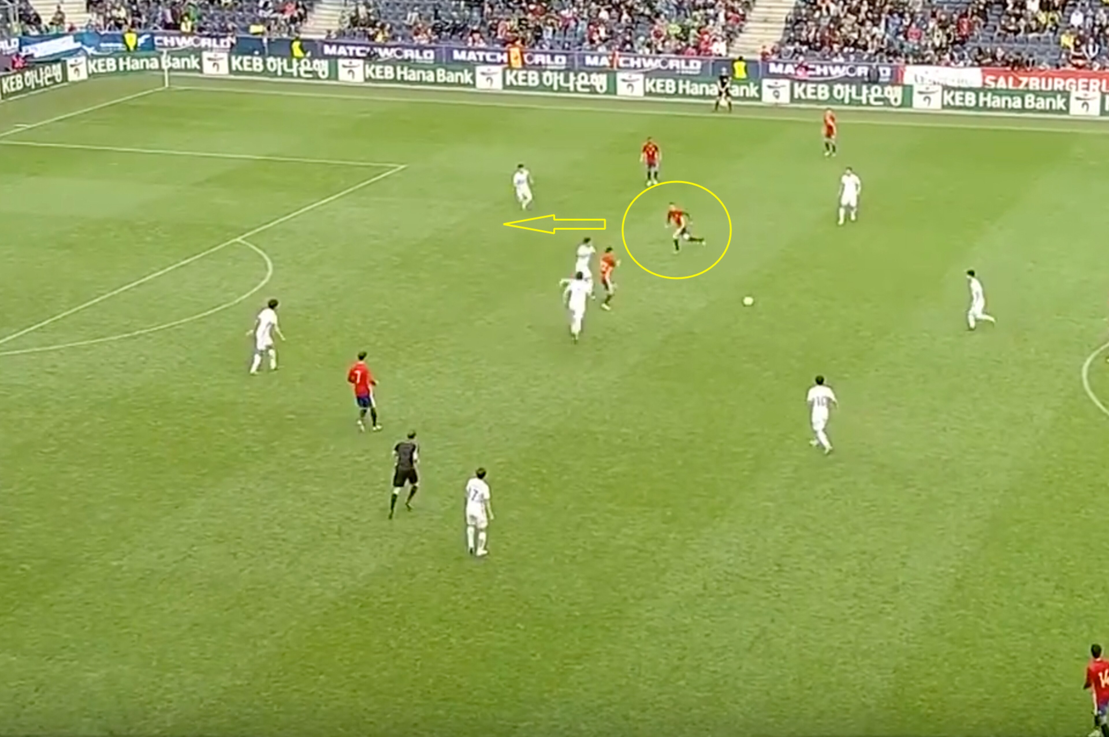 Aduriz's gambling run creates Spain's sixth goal.