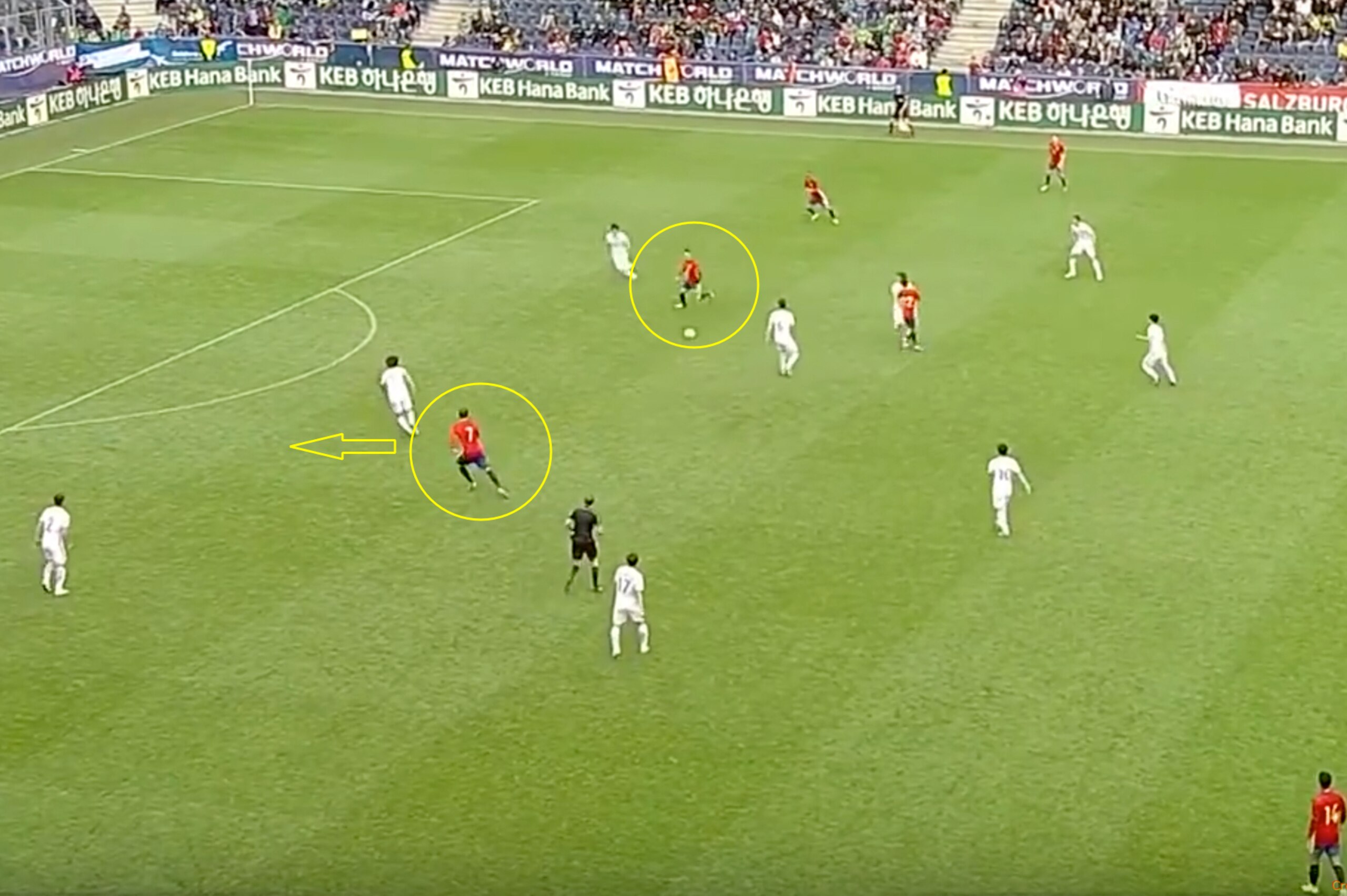 Aduriz's run opens the door for Morata.