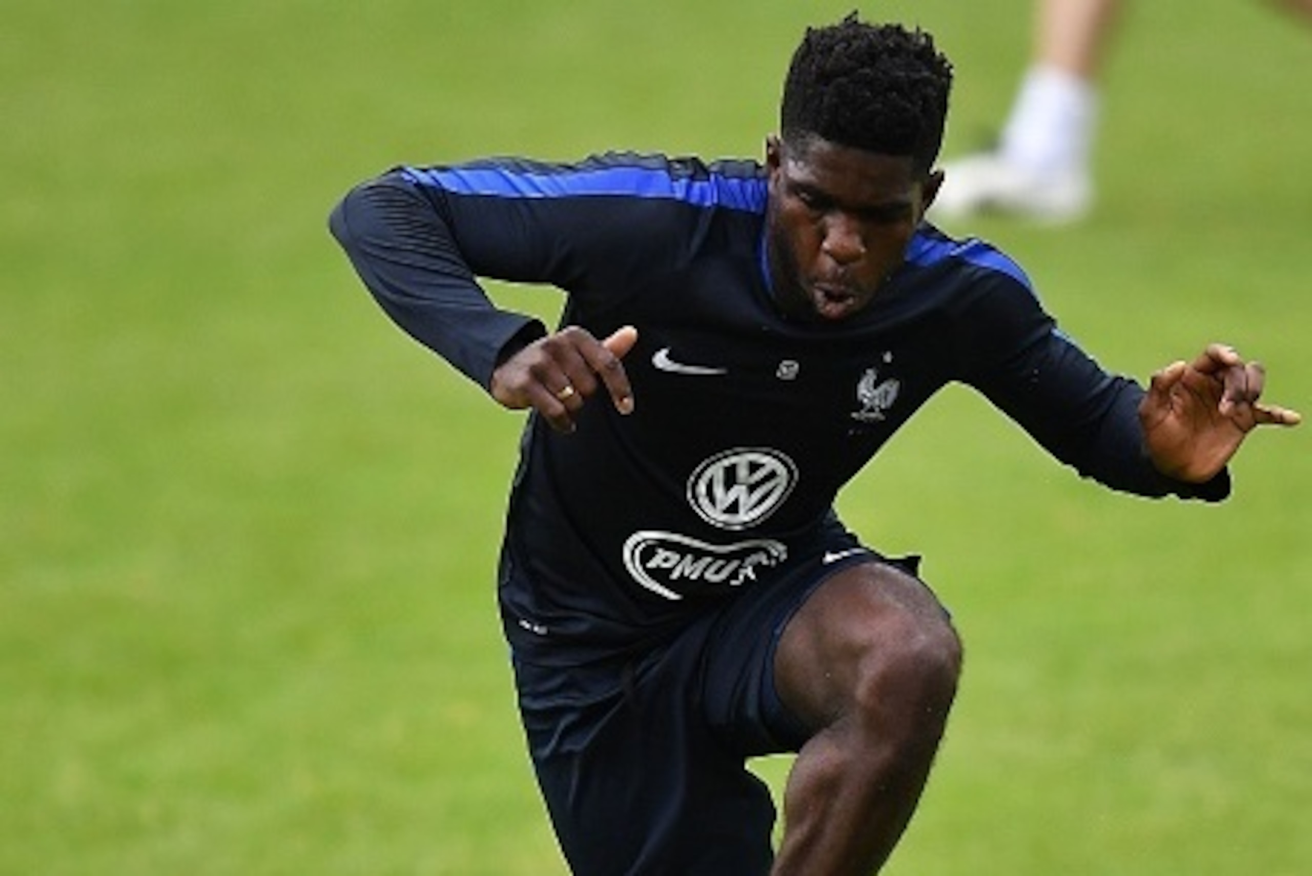 France's defender Samuel Umtiti controls the ball during a training session at the Aguilera stadium in Biarritz, as part of the team's preparation for the upcoming Euro 2016 European football championships, on May 18, 2016. / AFP / FRANCK FIFE        (Pho