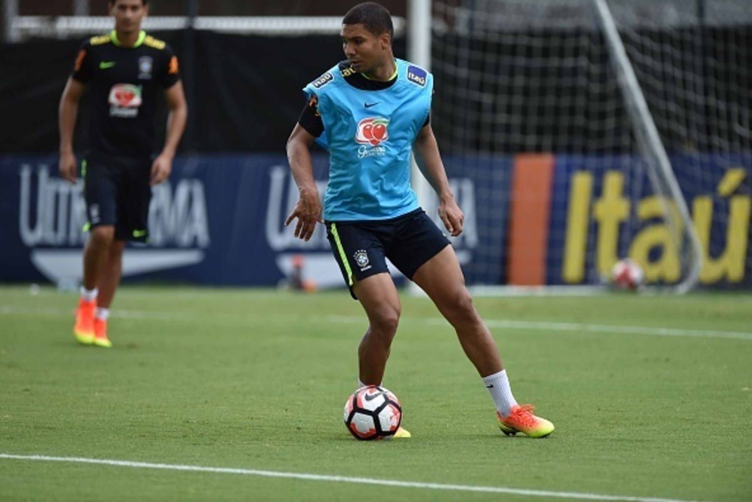 Carlos Henrique Casemiro, known as Cacemiro, of Brazil's soccer team trains at the University of Central Florida in Orlando, Florida, on June 7, 2016, one day before their opening Copa America 2016 match against Haiti. / AFP / HECTOR RETAMAL        (Photo