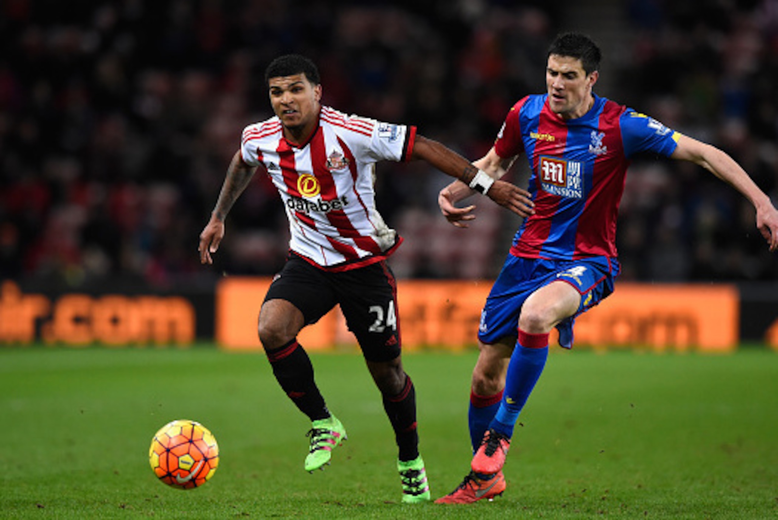 SUNDERLAND, ENGLAND - MARCH 01:  Sunderland player DeAndre Yedlin (l) holds off the challenge of Martin Kelly of Palace during the Barclays Premier League match between Sunderland and Crystal Palace at Stadium of Light on March 1, 2016 in Sunderland, Engl