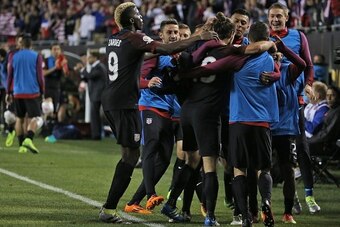 USA's Graham Zusi (C) celebrates his goal against Costa Rica with teammates a Copa America Centenario football match in Chicago, Illinois, United States, on June 7, 2016.  / AFP / tasos katopodis        (Photo credit should read TASOS KATOPODIS/AFP/Getty 