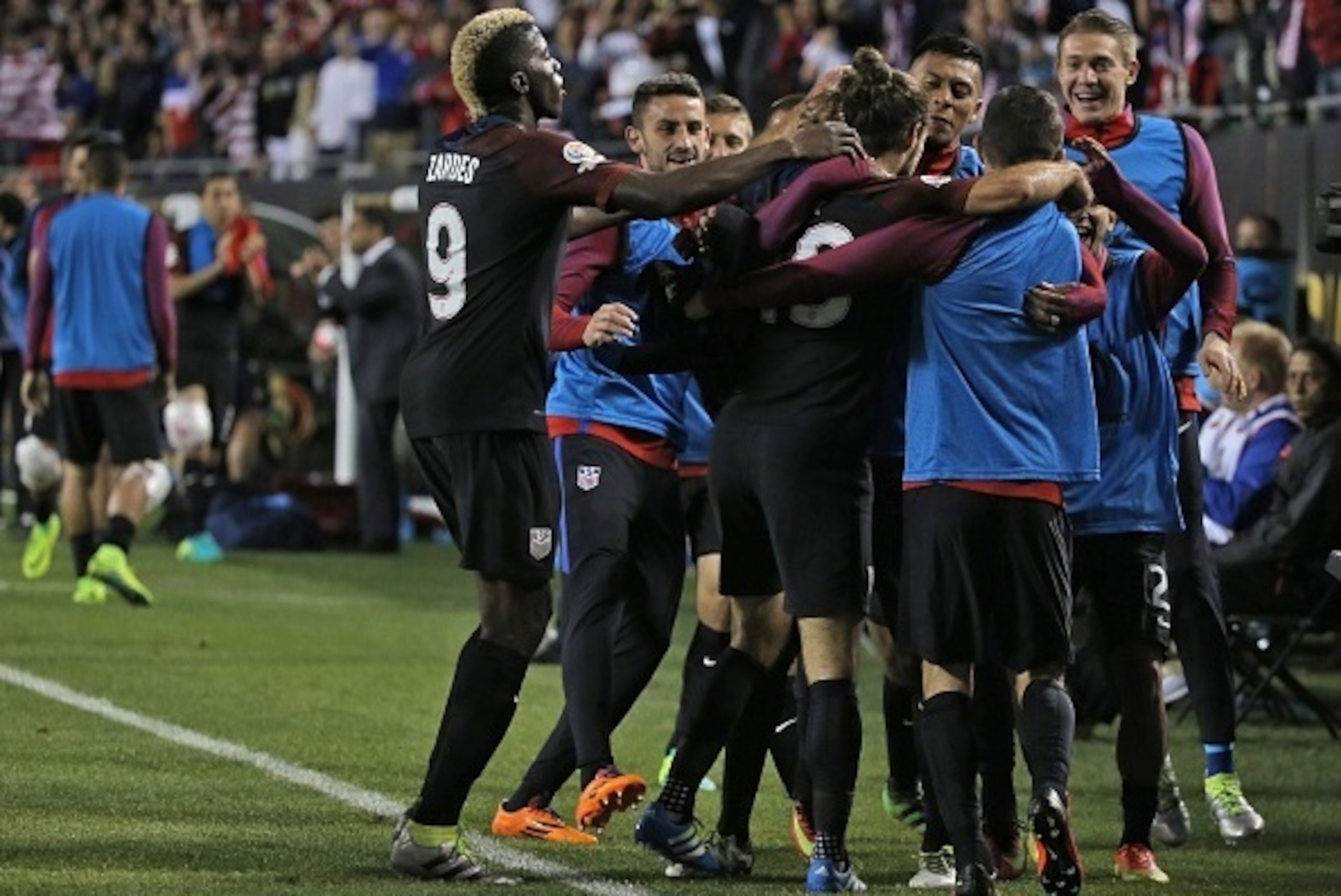 USA's Graham Zusi (C) celebrates his goal against Costa Rica with teammates a Copa America Centenario football match in Chicago, Illinois, United States, on June 7, 2016.  / AFP / tasos katopodis        (Photo credit should read TASOS KATOPODIS/AFP/Getty 