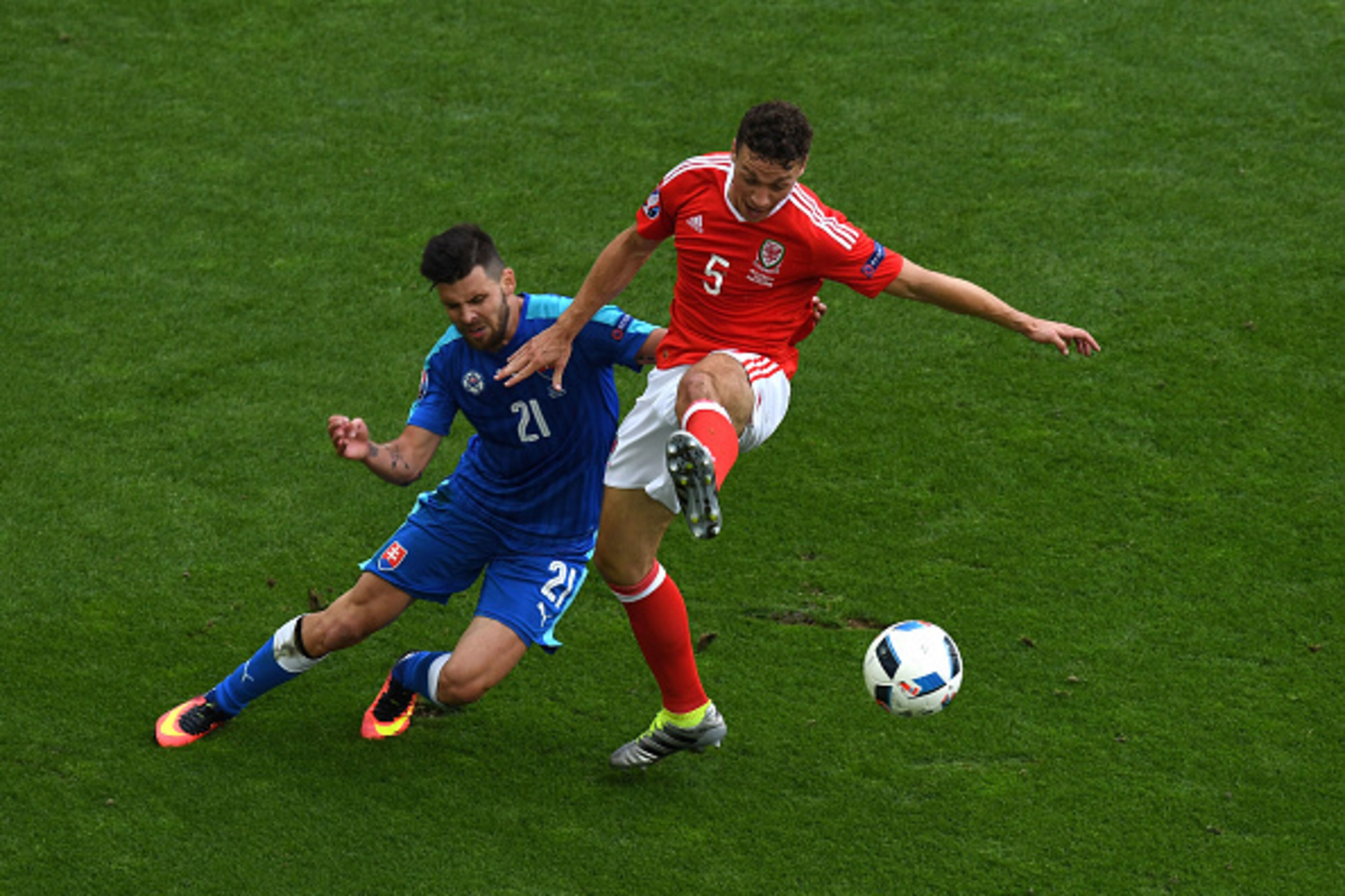 BORDEAUX, FRANCE - JUNE 11: James Chester of Wales and Michal Duris of Slovakia compete for the ball during the UEFA EURO 2016 Group B match between Wales and Slovakia at Stade Matmut Atlantique on June 11, 2016 in Bordeaux, France. (Photo by Dennis Grom BORDEAUX, FRANCE - JUNE 11: James Chester of Wales and Michal Duris of Slovakia compete for the ball during the UEFA EURO 2016 Group B match between Wales and Slovakia at Stade Matmut Atlantique on June 11, 2016 in Bordeaux, France. (Photo by Dennis Grom