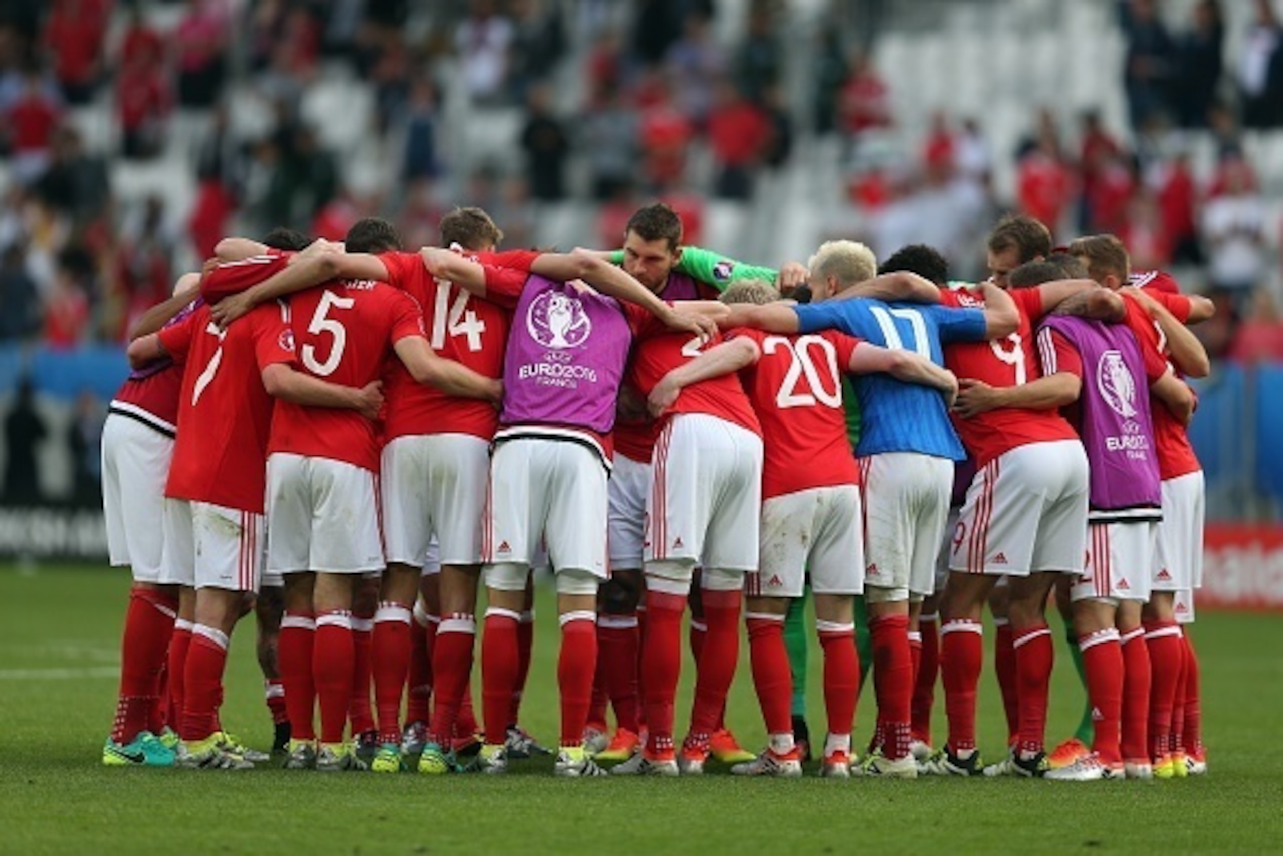 BORDEAUX, FRANCE - JUNE 11: Wales huddle together at full-time following the UEFA Euro 2016 Group B match between Wales and Slovakia at Nouveau Stade de Bordeaux on June 11, 2016 in Bordeaux, France. (Photo by Chris Brunskill Ltd/Getty Images)