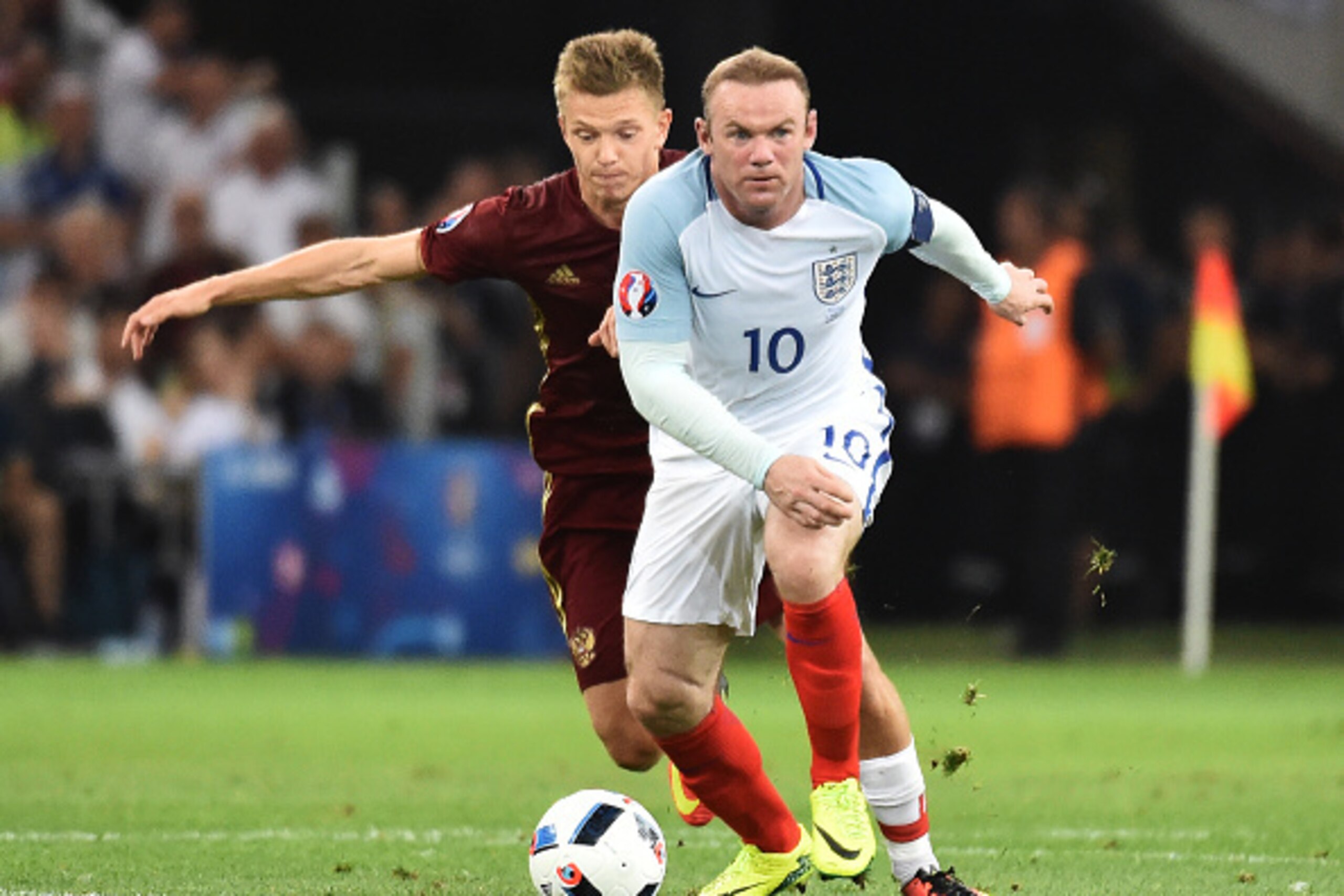 England's forward Wayne Rooney (R) dribbles past Russia's midfielder Oleg Shatov during the Euro 2016 group B football match between England and Russia at the Stade Velodrome in Marseille on June 11, 2016. / AFP / BERTRAND LANGLOIS        (Photo credit sh