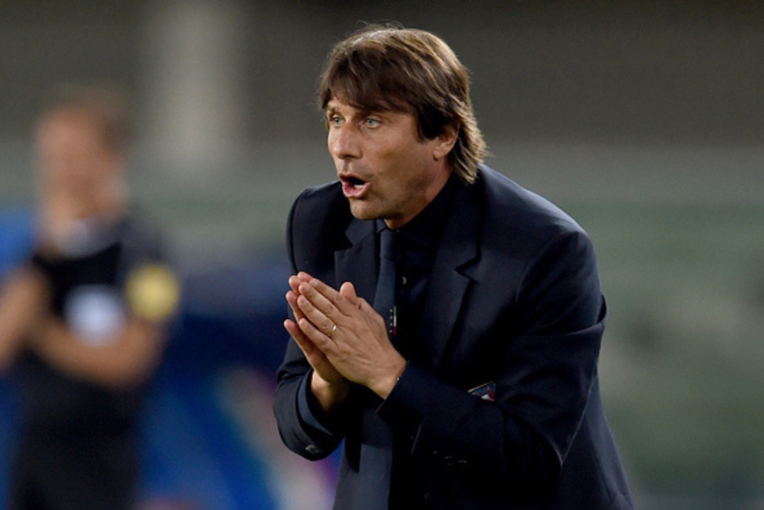 VERONA, ITALY - JUNE 06: Head coach Italy Antonio Conte reacts during the international friendly match between Italy and Finland on June 6, 2016 in Verona, Italy. (Photo by Claudio Villa/Getty Images) VERONA, ITALY - JUNE 06: Head coach Italy Antonio Conte reacts during the international friendly match between Italy and Finland on June 6, 2016 in Verona, Italy. (Photo by Claudio Villa/Getty Images)
