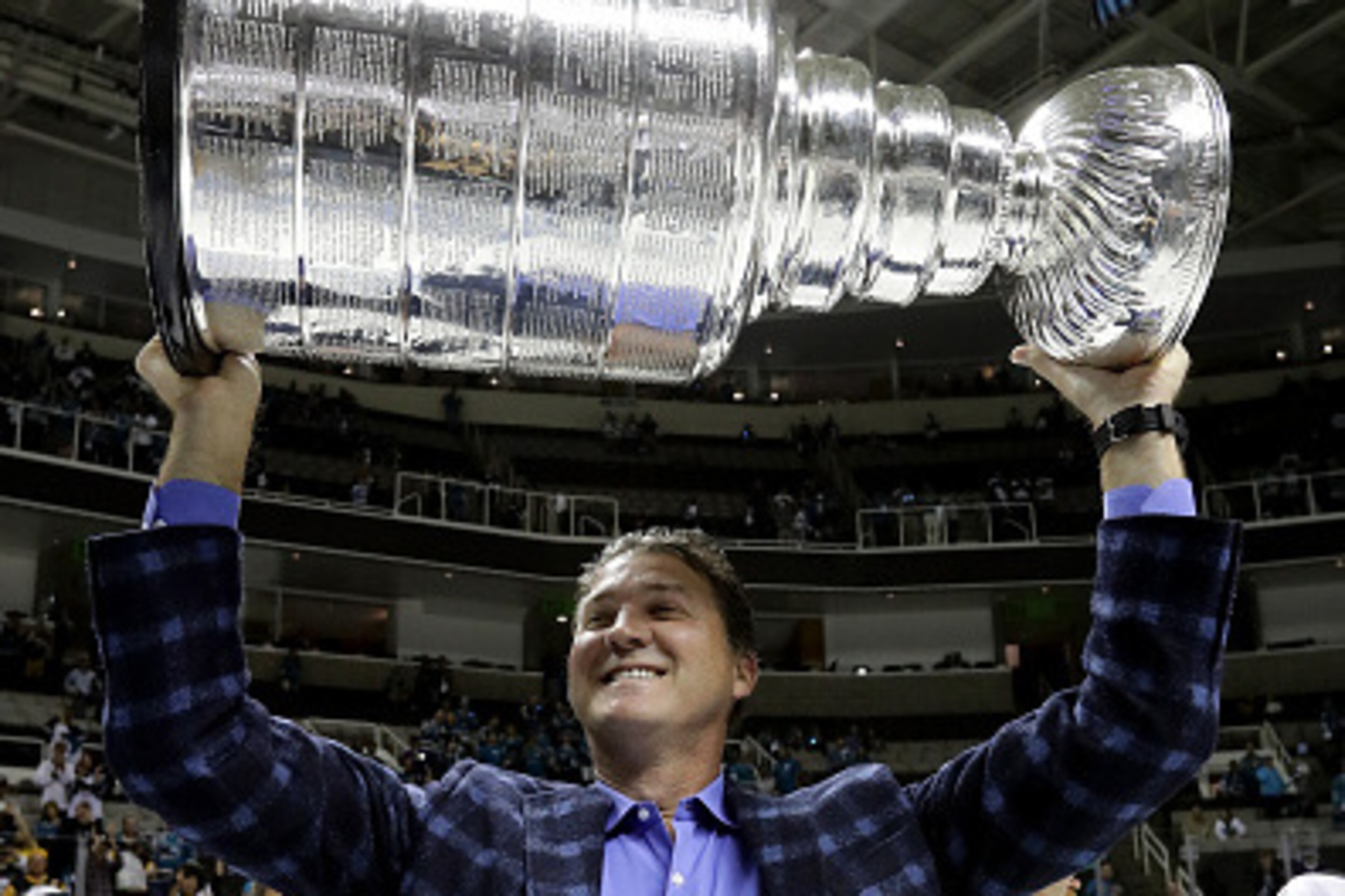 SAN JOSE, CA - JUNE 12:  Pittsburgh Penguins Co-owner and Chairman Mario Lemieux celebrates with the Stanley Cup after their 3-1 victory to win the Stanley Cup against the San Jose Sharks in Game Six of the 2016 NHL Stanley Cup Final at SAP Center on June