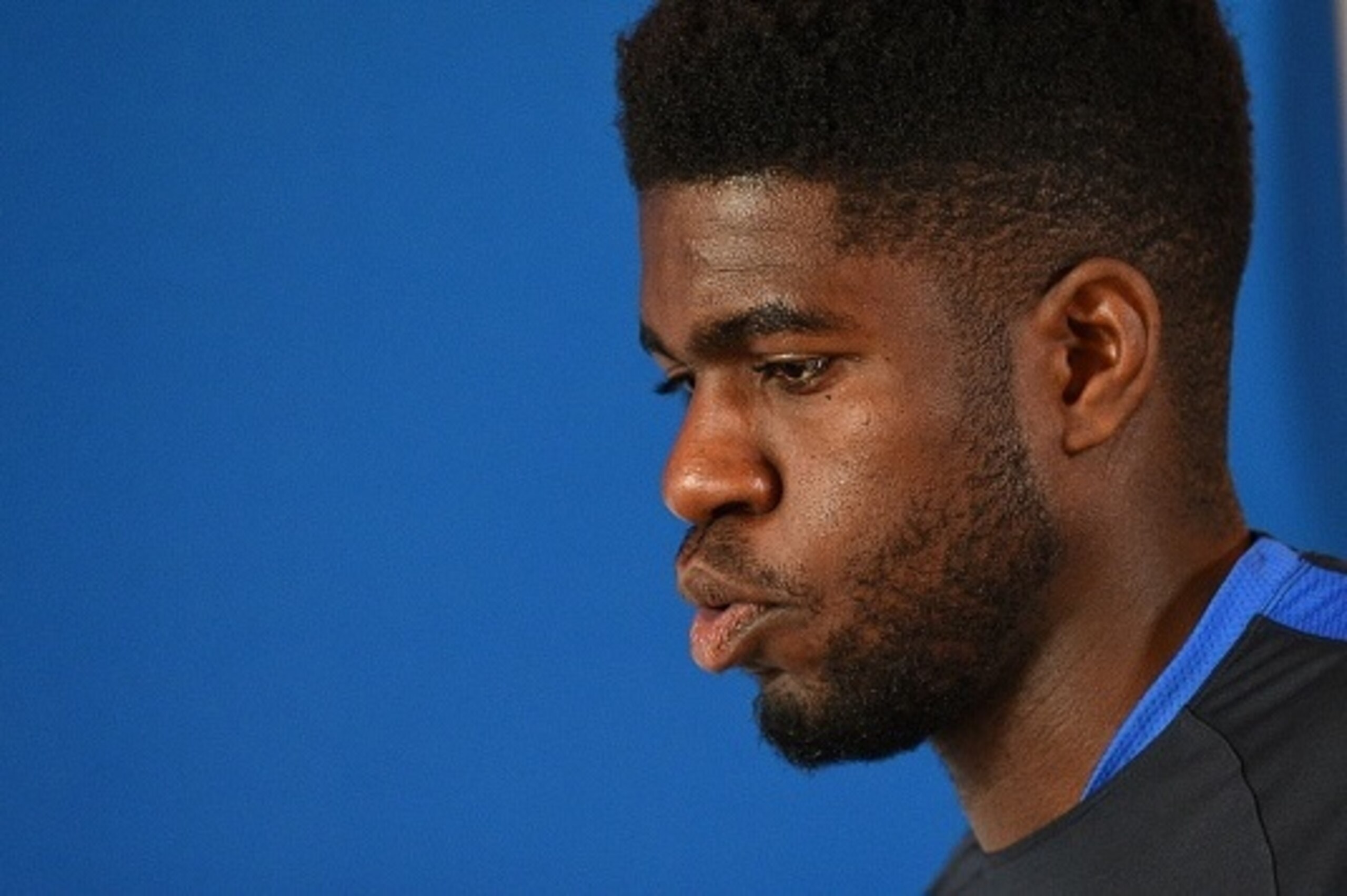 France's defender Samuel Umtiti arrives for a press conference at the Aguilera stadium in Biarritz, on May 21, 2016, during the team preparation for the Euro 2016 European football.  / AFP / FRANCK FIFE        (Photo credit should read FRANCK FIFE/AFP/Get