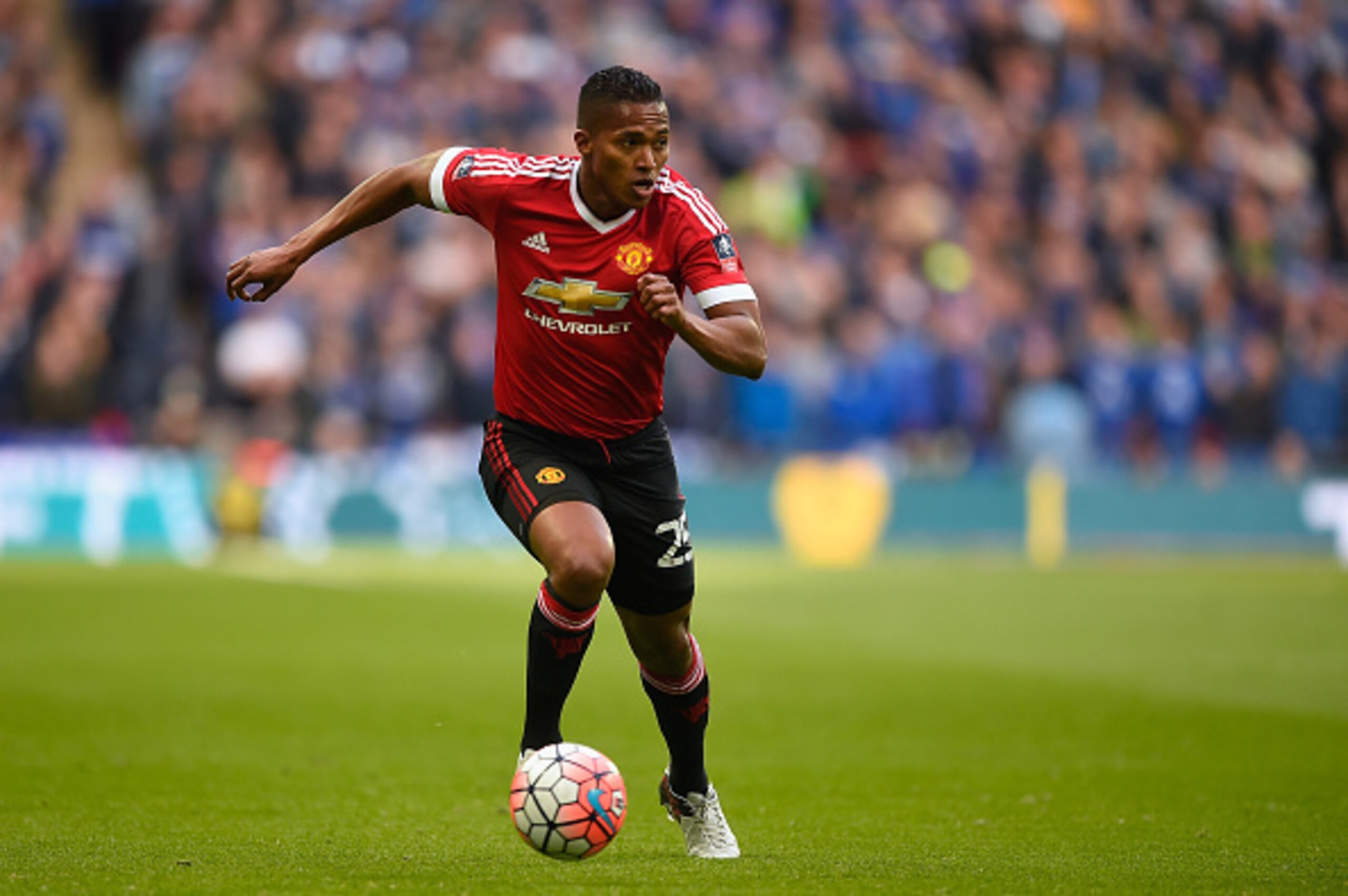 LONDON, ENGLAND - APRIL 23:  Luis Antonio Valencia of Manchester United in action during the Emirates FA Cup Semi Final between Everton and Manchester United at Wembley Stadium on April 23, 2016 in London, England.  (Photo by Mike Hewitt/Getty Images)