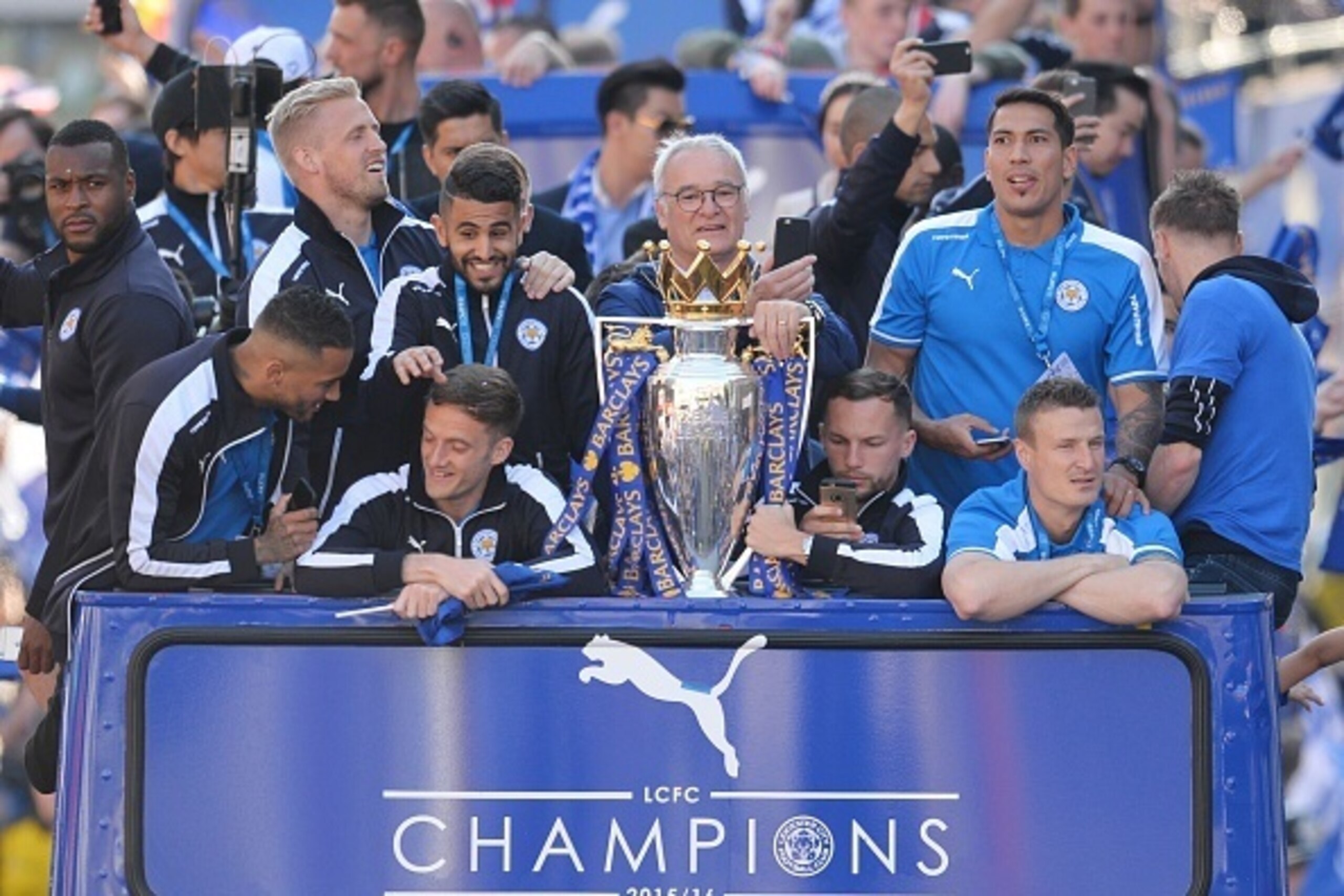 (L-R) Leicester City's English defender Wes Morgan, Leicester City's Danish goalkeeper Kasper Schmeichel, Leicester City's Algerian midfielder Riyad Mahrez, Leicester City's Italian manager Claudio Ranieri, Leicester City's English midfielder Danny Drinkw (L-R) Leicester City's English defender Wes Morgan, Leicester City's Danish goalkeeper Kasper Schmeichel, Leicester City's Algerian midfielder Riyad Mahrez, Leicester City's Italian manager Claudio Ranieri, Leicester City's English midfielder Danny Drinkw