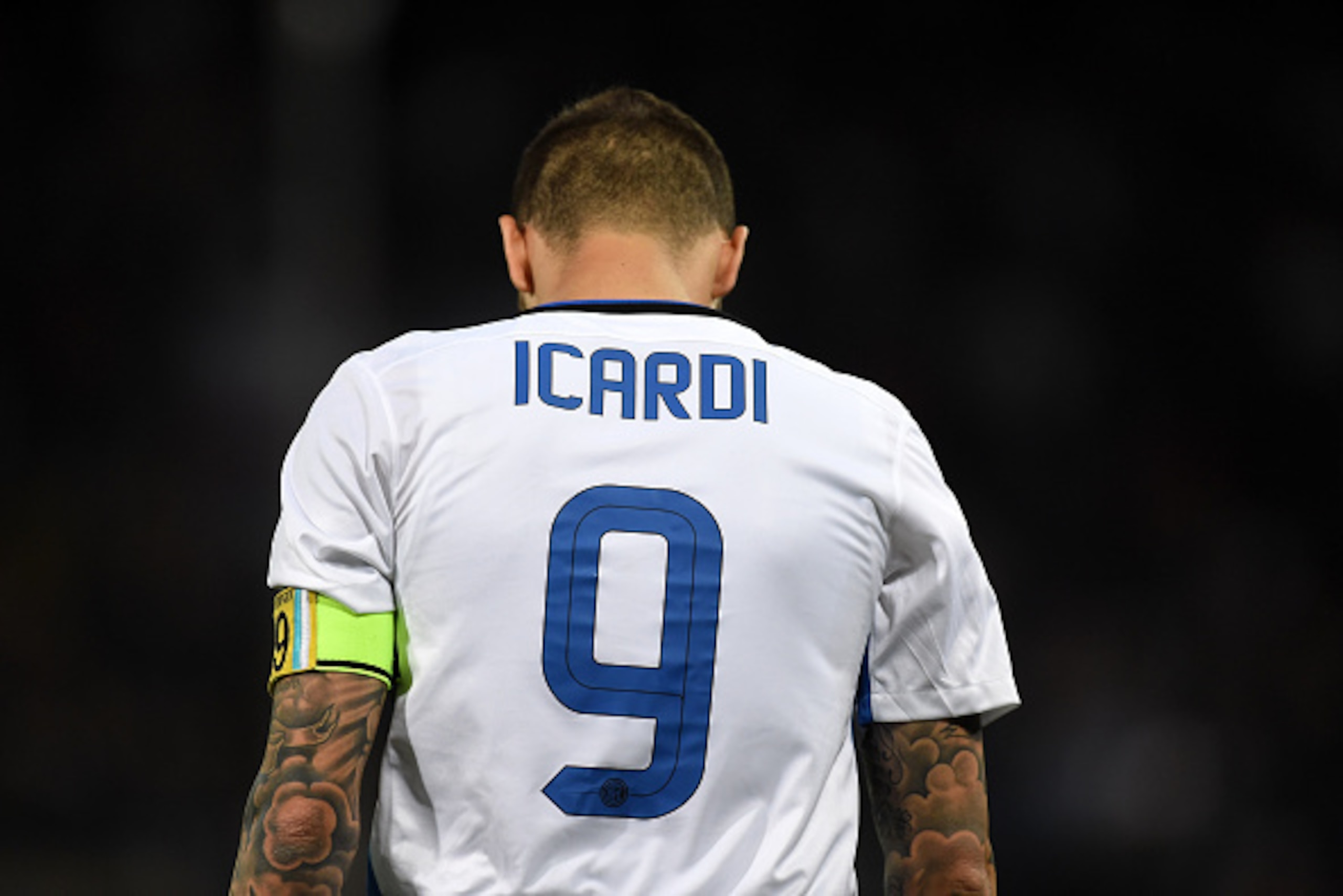 GENOA, ITALY - APRIL 20:  Mauro Icardi of FC Internazionale reacts during the Serie A match between Genoa CFC and FC Internazionale Milano at Stadio Luigi Ferraris on April 20, 2016 in Genoa, Italy.  (Photo by Pier Marco Tacca/Getty Images)