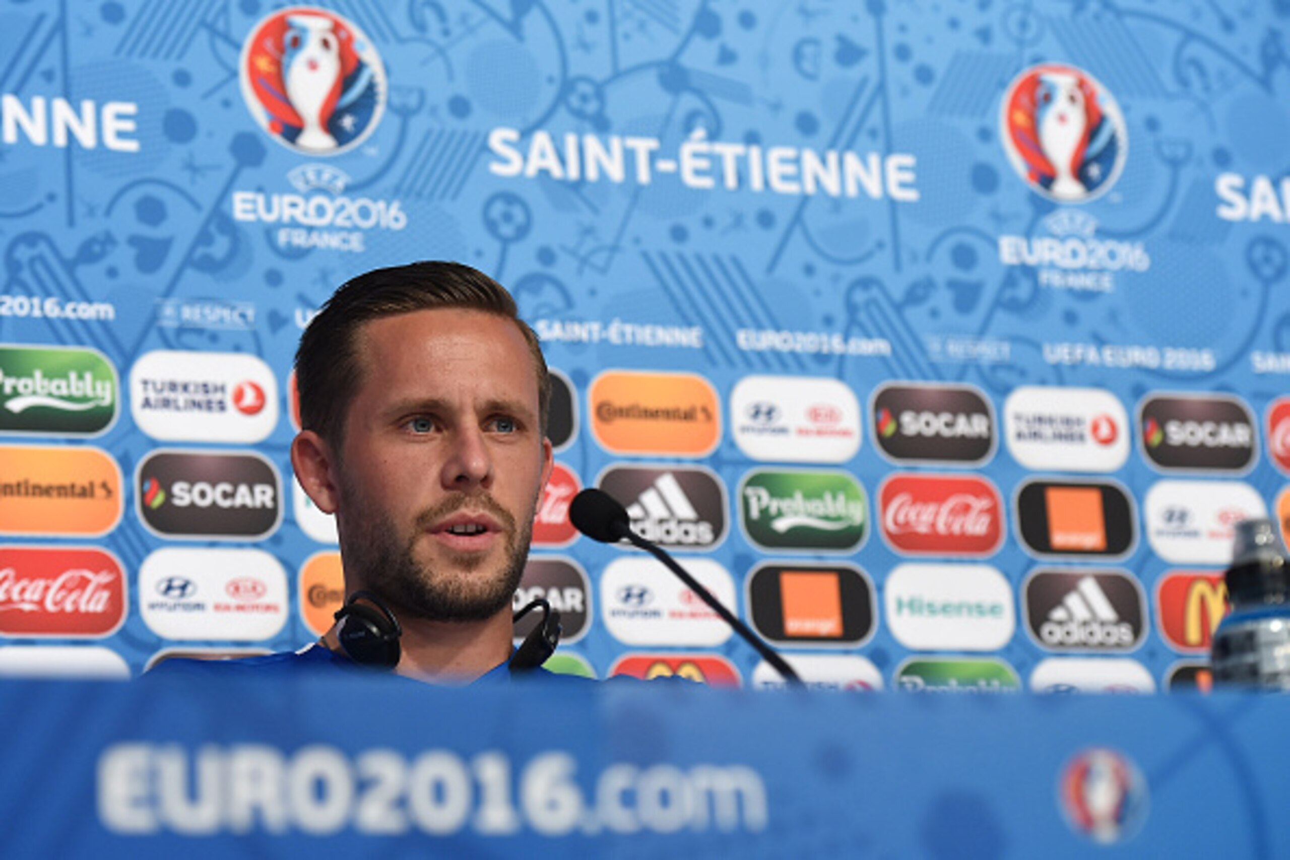SAINT-ETIENNE, FRANCE - JUNE 13: In this handout image provided by UEFA, Gylfi Sigurdsson of Iceland faces the media during the Iceland press conference on June 13, 2016 in Saint-Etienne, France. (Photo by Handout/ UEFA via Getty Images) SAINT-ETIENNE, FRANCE - JUNE 13: In this handout image provided by UEFA, Gylfi Sigurdsson of Iceland faces the media during the Iceland press conference on June 13, 2016 in Saint-Etienne, France. (Photo by Handout/ UEFA via Getty Images)
