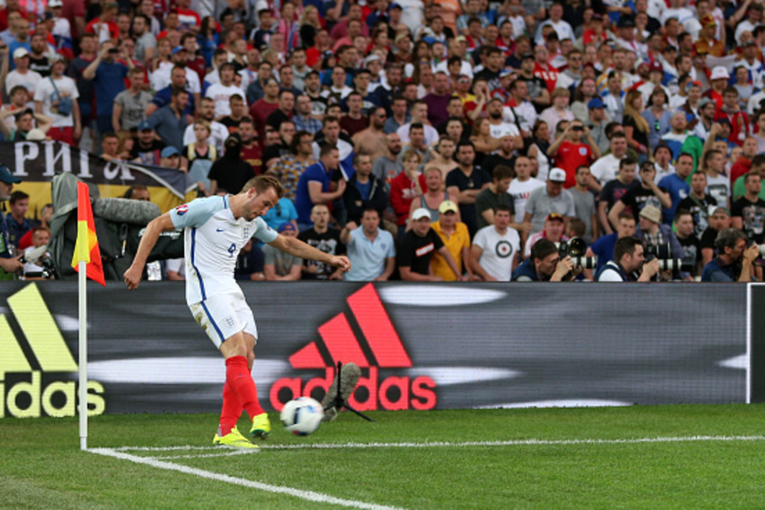 MARSEILLE, FRANCE - JUNE 11: Harry Kane of England takes a corner kick during the UEFA EURO 2016 Group B match between England and Russia at Stade Velodrome on June 11, 2016 in Marseille, France. (Photo by Catherine Ivill - AMA/Getty Images)