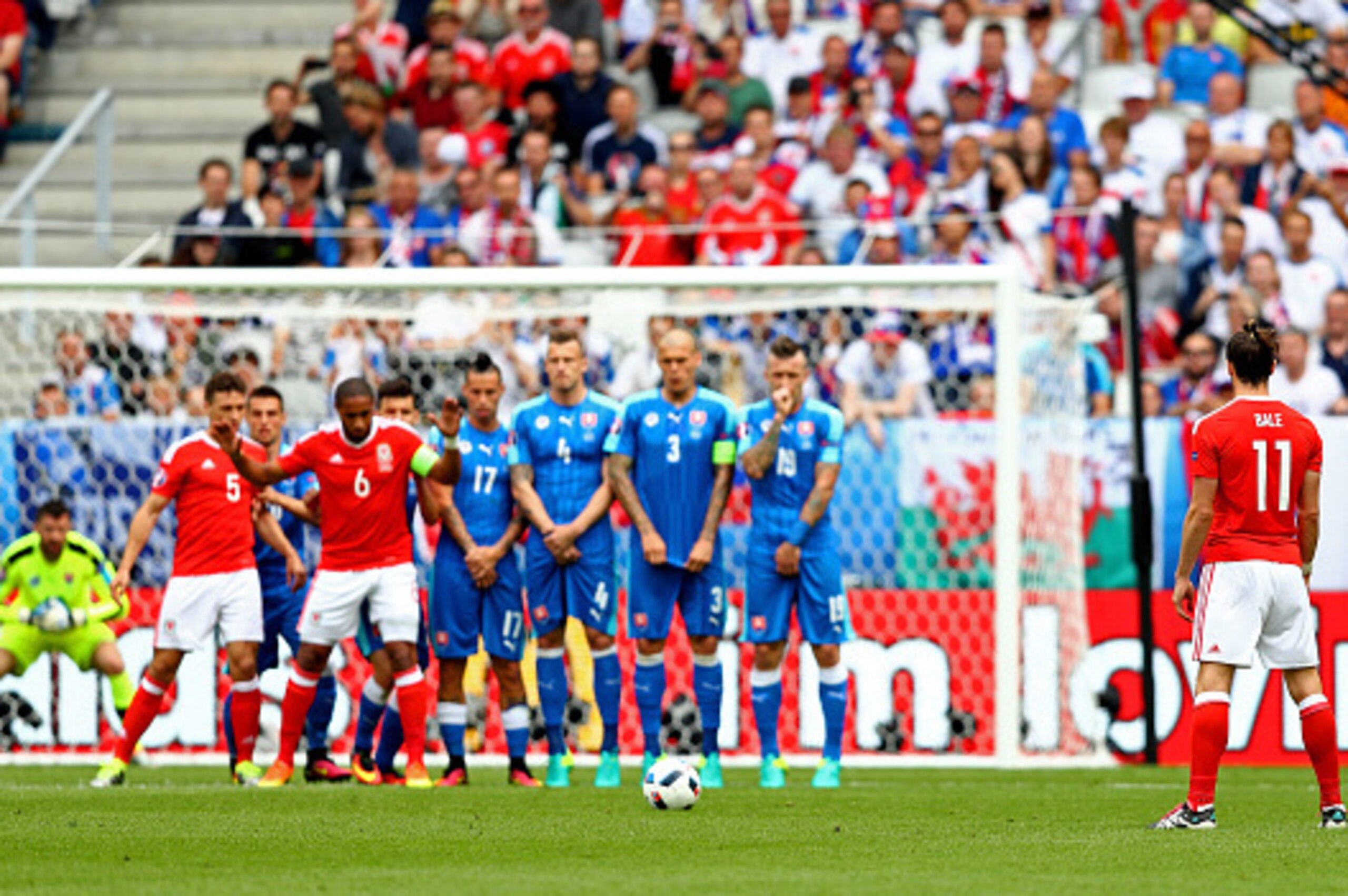 BORDEAUX, FRANCE - JUNE 11:  Gareth Bale of Wales prepares for the free kick to score his team's first goal during the UEFA EURO 2016 Group B match between Wales and Slovakia at Stade Matmut Atlantique on June 11, 2016 in Bordeaux, France.  (Photo by Dean