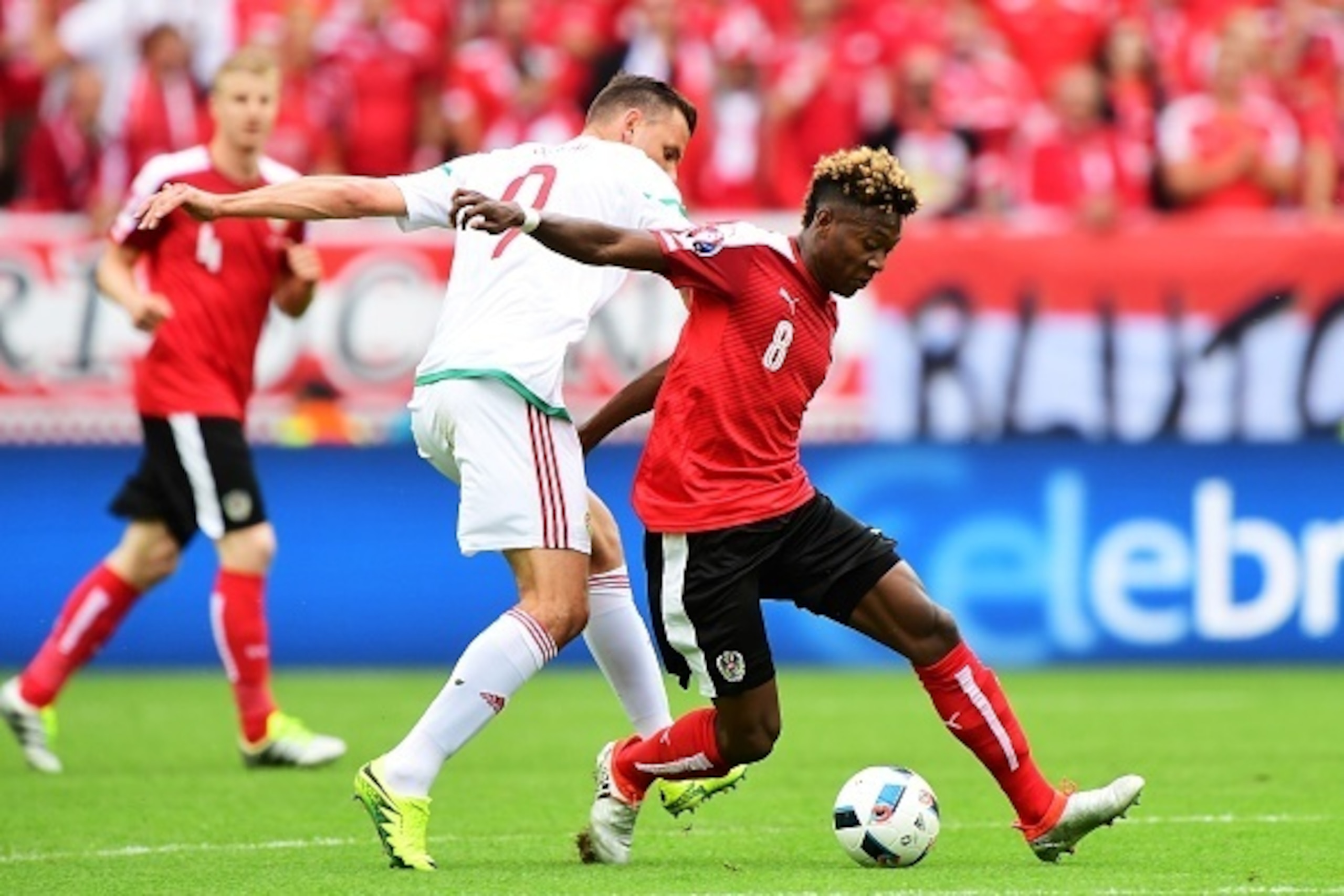 Hungary's forward Adam Szalai (L) vies with Austria's midfielder David Alaba during the Euro 2016 group F football match between Hungary and Austria at the Matmut Atlantique stadium in Bordeaux on June 14, 2016. / AFP / ATTILA KISBENEDEK        (Photo cre