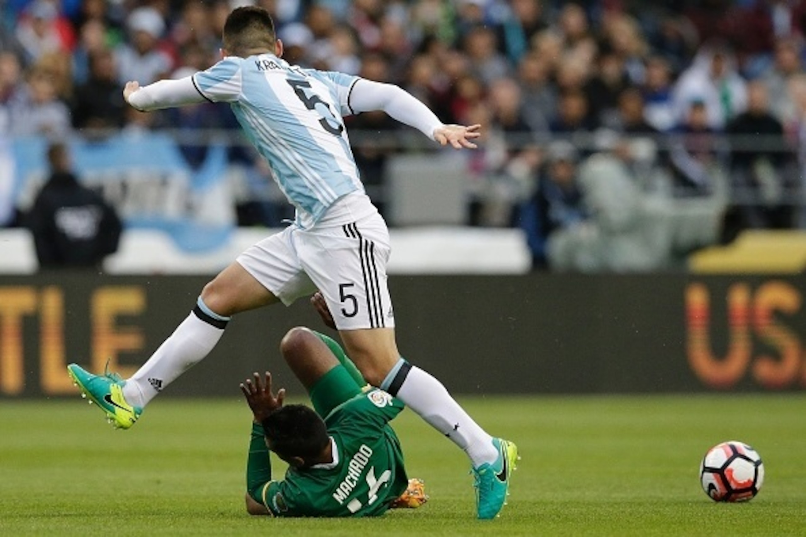 Argentina's Matias Kranevitter (top) and Bolivia's Cristian Machado vie for the ball during the Copa America Centenario football tournament match in Seattle, Washington, United States, on June 14, 2016. / AFP / Jason REDMOND (Photo credit should re Argentina's Matias Kranevitter (top) and Bolivia's Cristian Machado vie for the ball during the Copa America Centenario football tournament match in Seattle, Washington, United States, on June 14, 2016. / AFP / Jason REDMOND (Photo credit should re