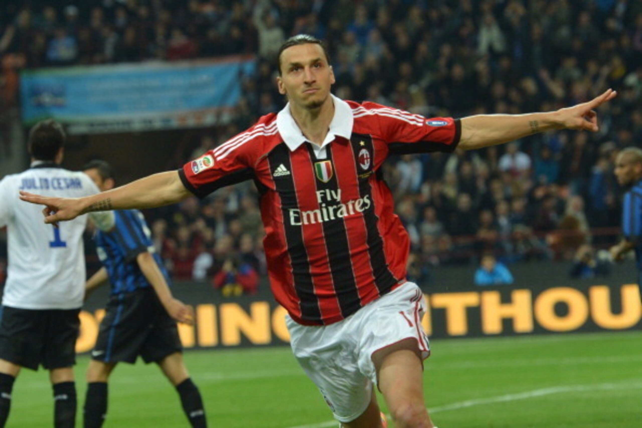 AC Milan's Swedish forward Zlatan Ibrahimovic celebrates after scoring against Inter Milan on May 6, 2012 during an Italian Serie A football match at the San Siro Stadium in Milan. AFP PHOTO / GIUSEPPE CACACE        (Photo credit should read GIUSEPPE CACA