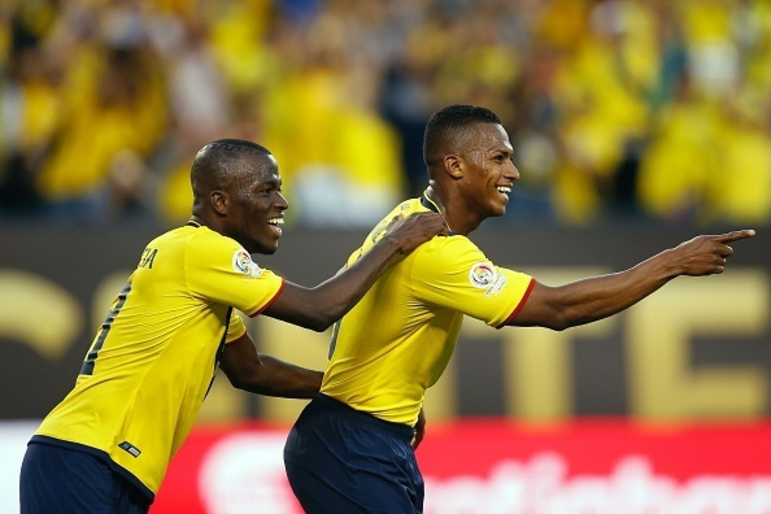 TOPSHOT - Ecuador's Antonio Valencia (R) celebrates with teammate Enner Valencia after scoring against Haiti during their Copa America Centenario football tournament match in East Rutherford, New Jersey, United States, on June 12, 2016. / AFP / Eduardo M TOPSHOT - Ecuador's Antonio Valencia (R) celebrates with teammate Enner Valencia after scoring against Haiti during their Copa America Centenario football tournament match in East Rutherford, New Jersey, United States, on June 12, 2016. / AFP / Eduardo M