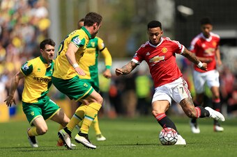 NORWICH, ENGLAND - MAY 07:  Memphis Depay of Manchester United and Ivo Pinto of Norwich City compete for the ball during the Barclays Premier League match between Norwich City and Manchester United at Carrow Road on May 7, 2016 in Norwich, England.  (Phot
