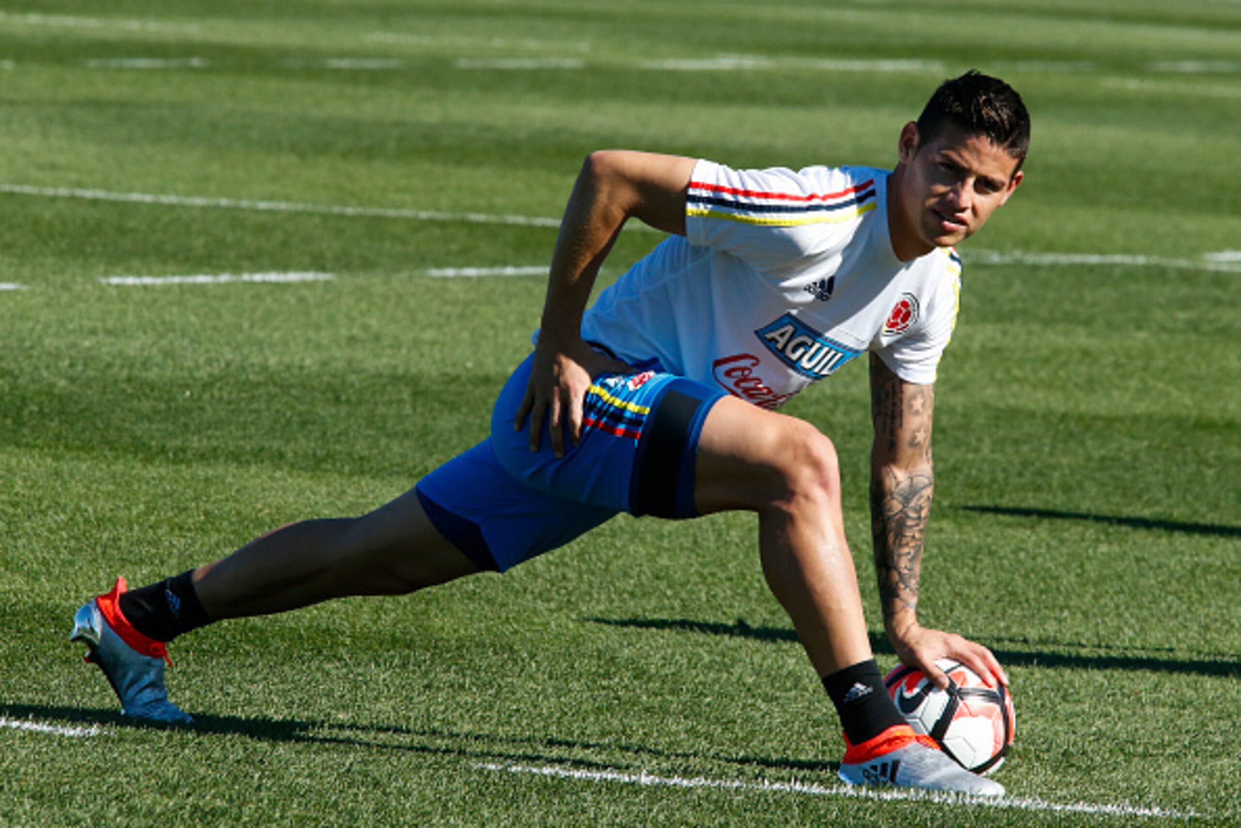 Colombia's player James Rodriguez warms up during a training session at the Red Bull Academy, in Whippany, New Jersey, on June 14, 2016.
Colombia will face Peru on June 17 in their Quarter-finals match of the Copa America. / AFP / EDUARDO MUNOZ ALVAREZ Colombia's player James Rodriguez warms up during a training session at the Red Bull Academy, in Whippany, New Jersey, on June 14, 2016.
Colombia will face Peru on June 17 in their Quarter-finals match of the Copa America. / AFP / EDUARDO MUNOZ ALVAREZ
