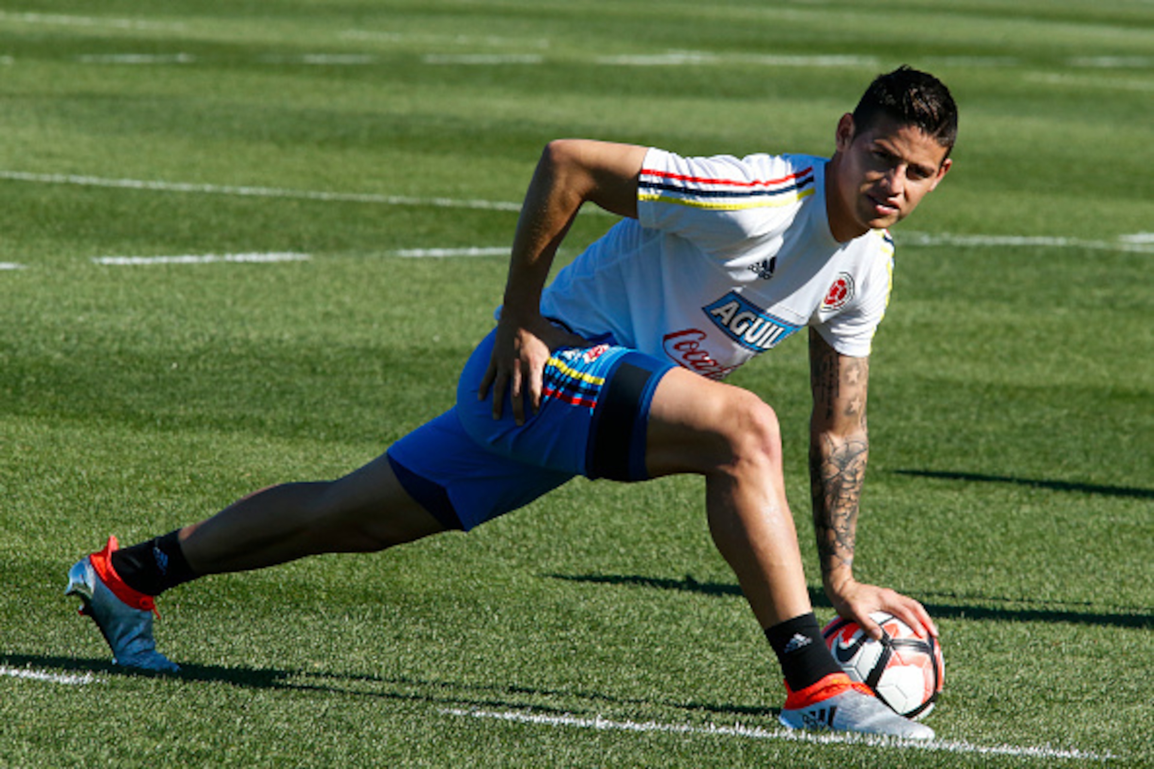 Colombia's player James Rodriguez warms up during a training session at the Red Bull Academy, in Whippany, New Jersey, on June 14, 2016.
Colombia will face Peru on June 17 in their Quarter-finals match of the Copa America. / AFP / EDUARDO MUNOZ ALVAREZ   