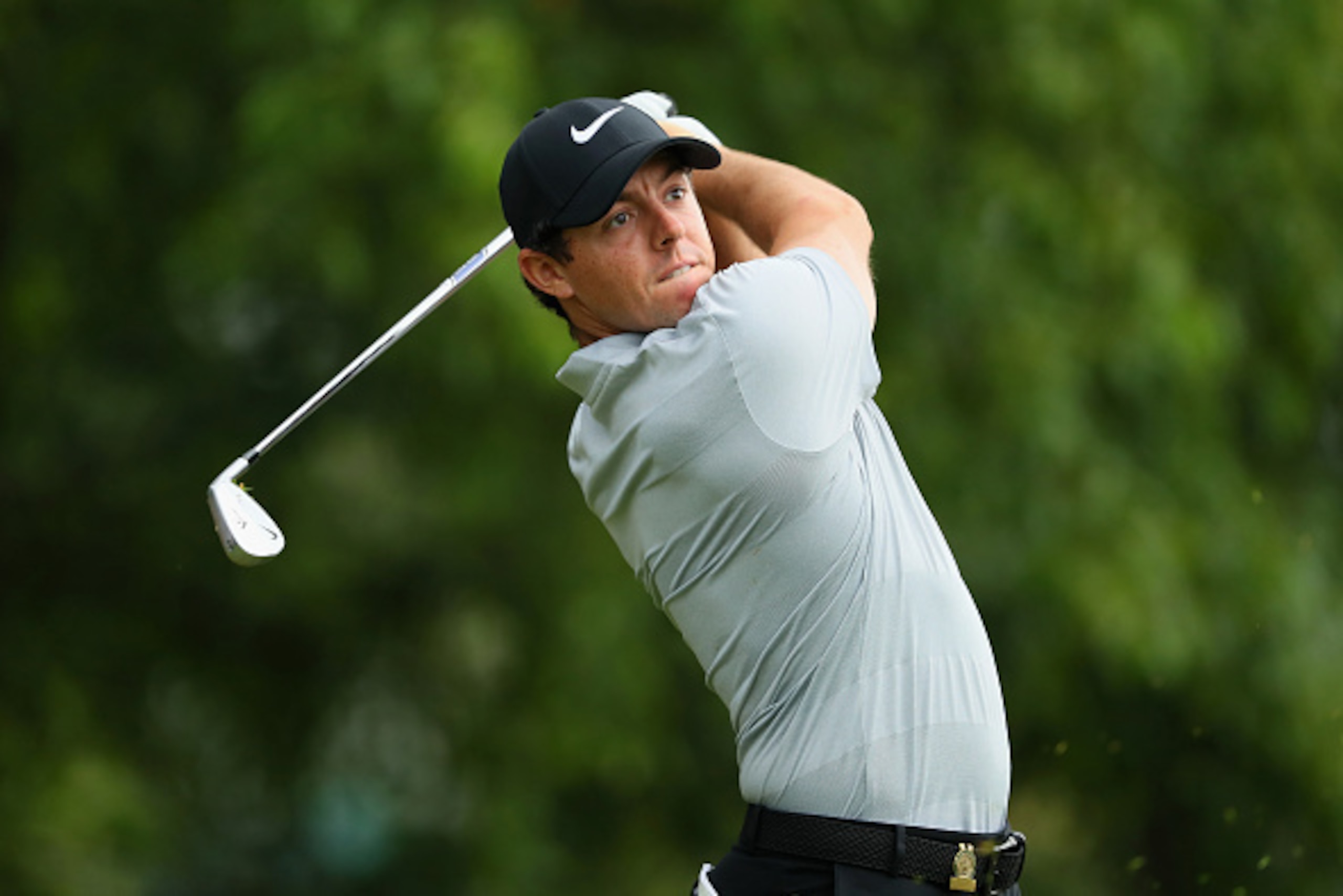 OAKMONT, PA - JUNE 16:  Rory McIlroy of Northern Ireland plays his shot from the 13th tee during the first round of the U.S. Open at Oakmont Country Club on June 16, 2016 in Oakmont, Pennsylvania.  (Photo by Andrew Redington/Getty Images)