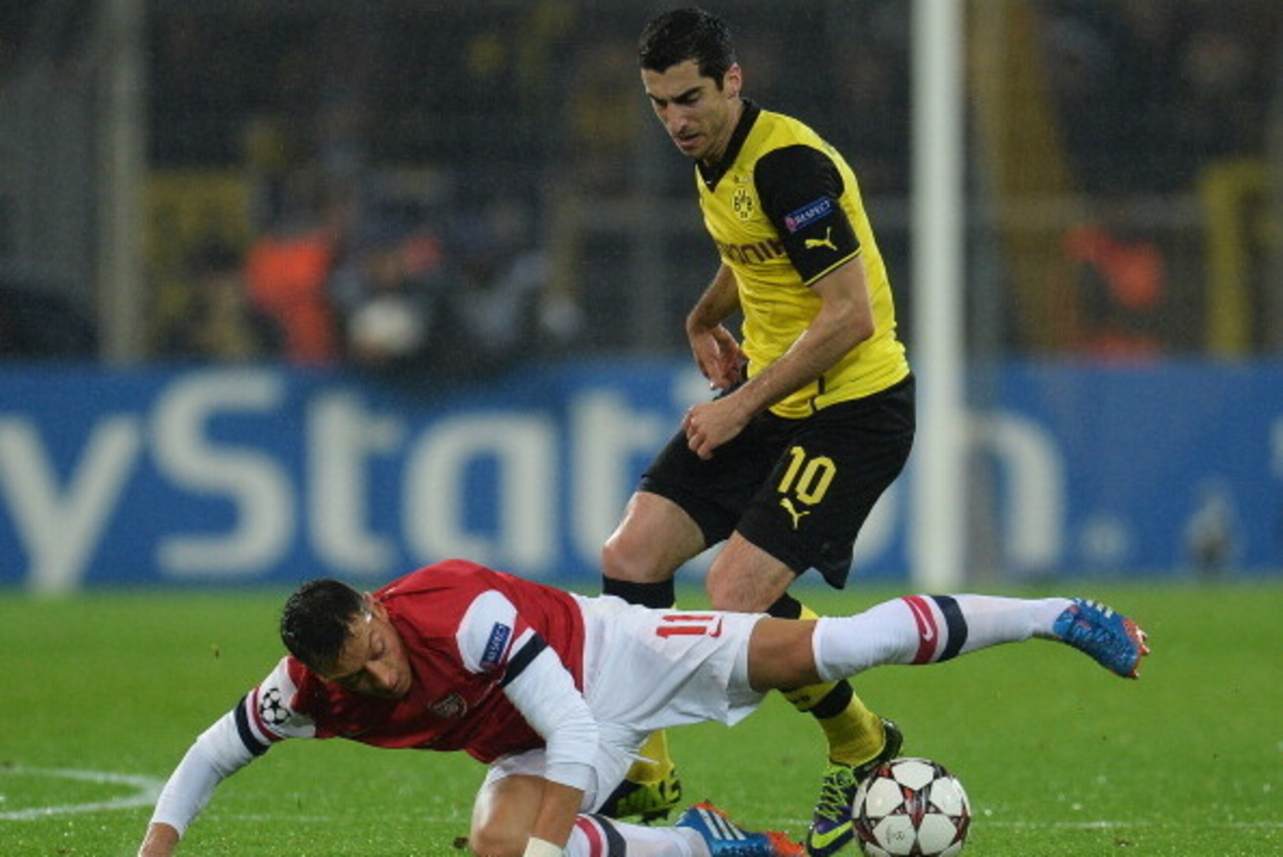 Dortmund's Armenian midfielder Henrikh Mkhitaryan and Arsenal's German midfielder Mesut Ozil (L) vie for the ball during the UEFA Champions League group F football match Borussia Dortmund vs Arsenal London in Dortmund, western Germany on November 6, 2013. Dortmund's Armenian midfielder Henrikh Mkhitaryan and Arsenal's German midfielder Mesut Ozil (L) vie for the ball during the UEFA Champions League group F football match Borussia Dortmund vs Arsenal London in Dortmund, western Germany on November 6, 2013.