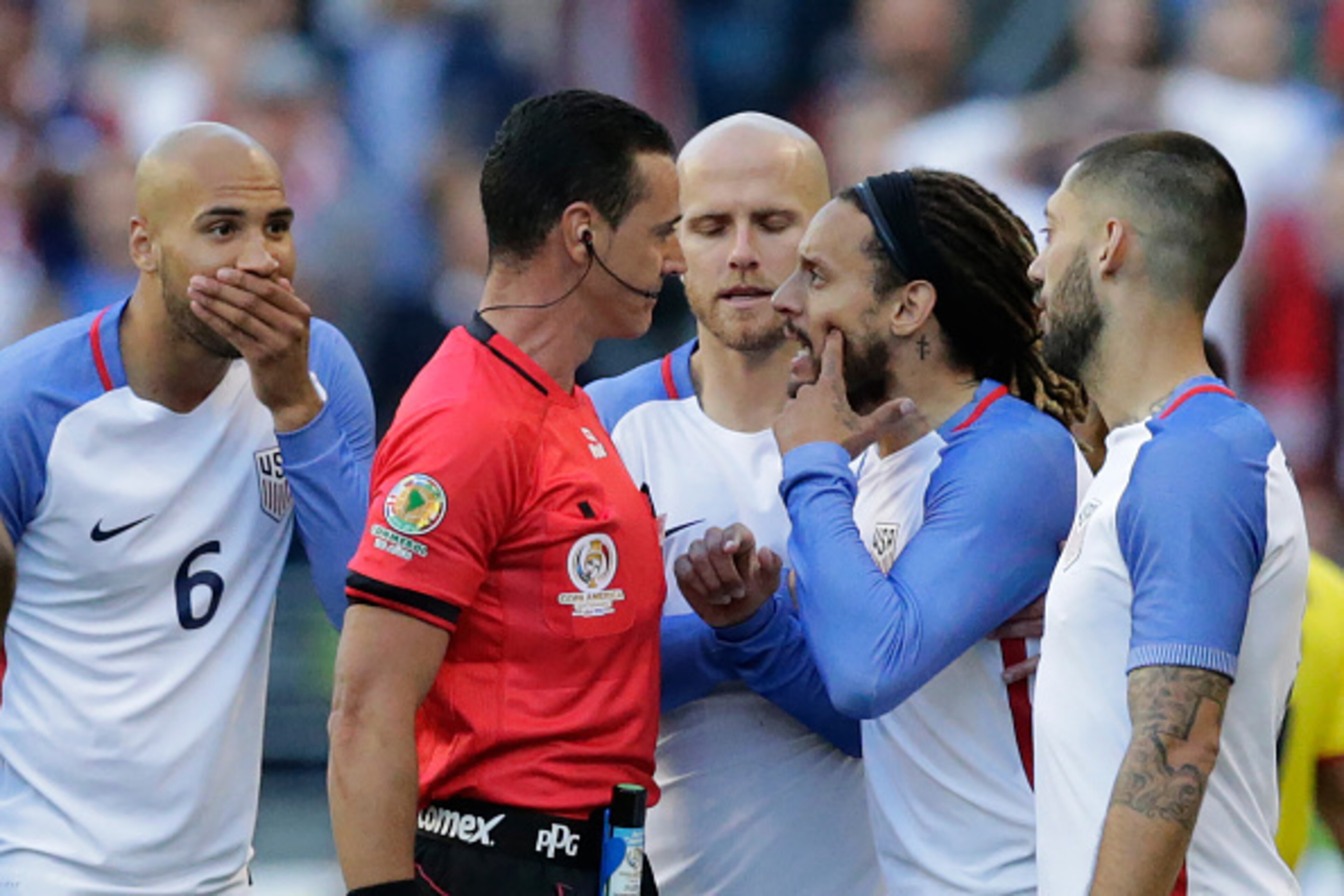Colombian referee Wilmar Roldan expels USA's Jermaine Jones (2-R) during the Copa America Centenario football tournament quarterfinal match against Ecuador, in Seattle, Washington, United States, on June 16, 2016. / AFP / Jason REDMOND (Photo cred Colombian referee Wilmar Roldan expels USA's Jermaine Jones (2-R) during the Copa America Centenario football tournament quarterfinal match against Ecuador, in Seattle, Washington, United States, on June 16, 2016. / AFP / Jason REDMOND (Photo cred
