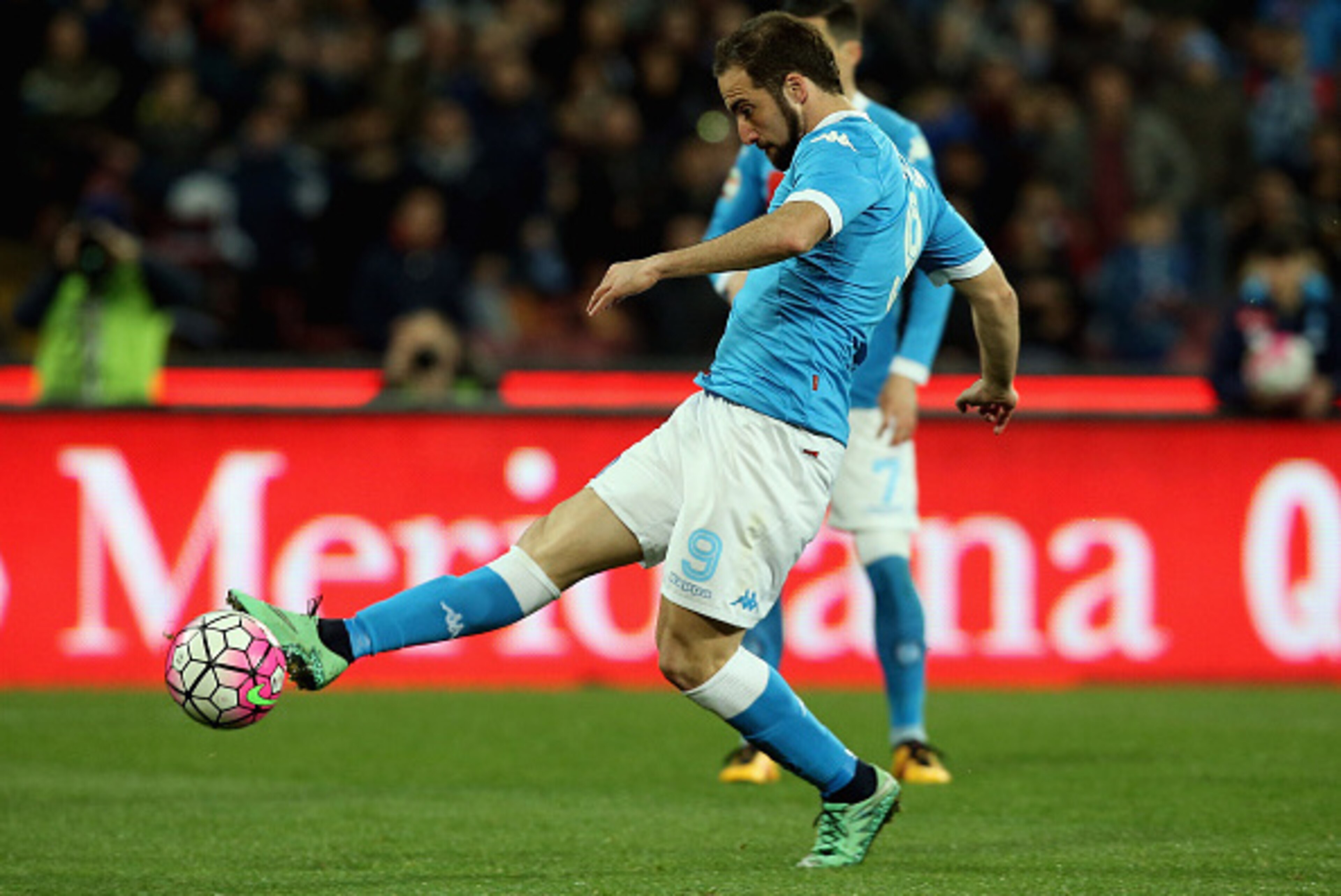 NAPLES, ITALY - MARCH 20: Gonzalo Higuain of Napoli scores his team's equalizing goal during the Serie A match between SSC Napoli and Genoa CFC at Stadio San Paolo on March 20, 2016 in Naples, Italy. (Photo by Maurizio Lagana/Getty Images) NAPLES, ITALY - MARCH 20: Gonzalo Higuain of Napoli scores his team's equalizing goal during the Serie A match between SSC Napoli and Genoa CFC at Stadio San Paolo on March 20, 2016 in Naples, Italy. (Photo by Maurizio Lagana/Getty Images)