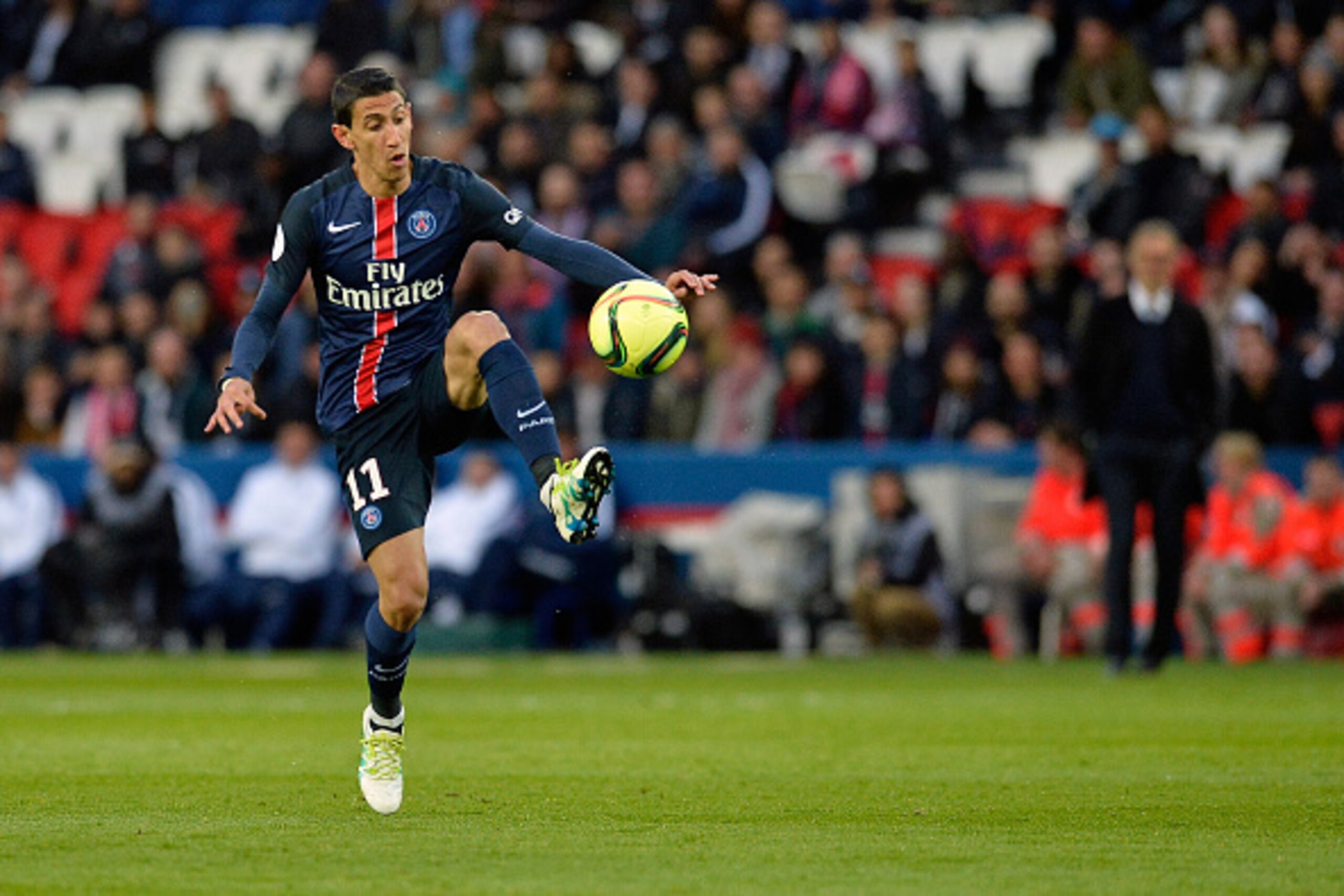 PARIS, FRANCE - APRIL 29:  Angel Di Maria of Paris Saint-Germain controls the ball during the Ligue 1 match between Paris Saint-Germain and Stade Rennais at Parc des Princes on April 29, 2016 in Paris, France.  (Photo by Aurelien Meunier/Getty Images)