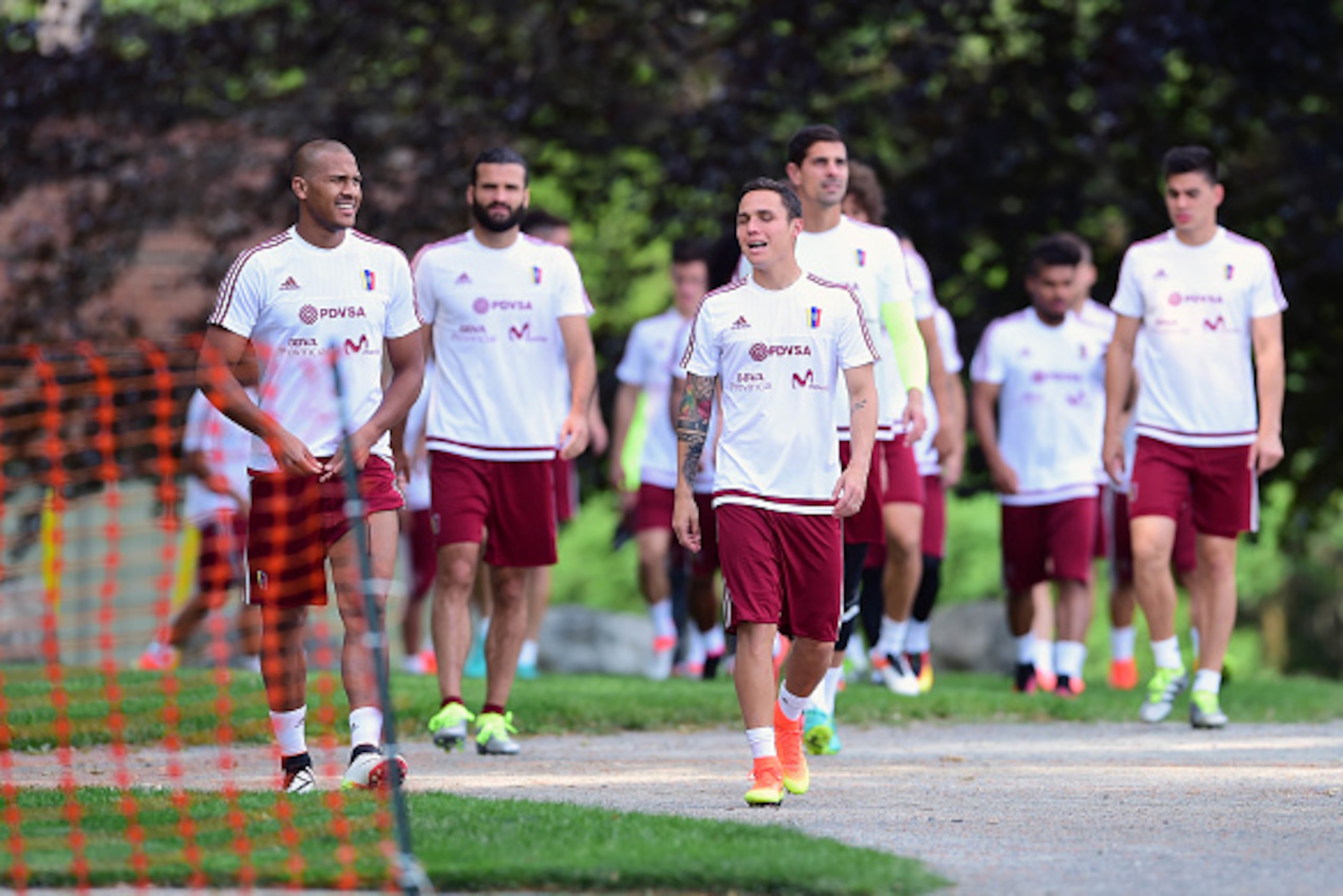 Players of Venezuela arrives for a training session at Babson College in Wellesley, Massachusetts, on June 16, 2016.
 Venezuela will face Argentina on June 18 in their quarter finals match of the Copa America. / AFP / ALFREDO ESTRELLA        (Photo credit