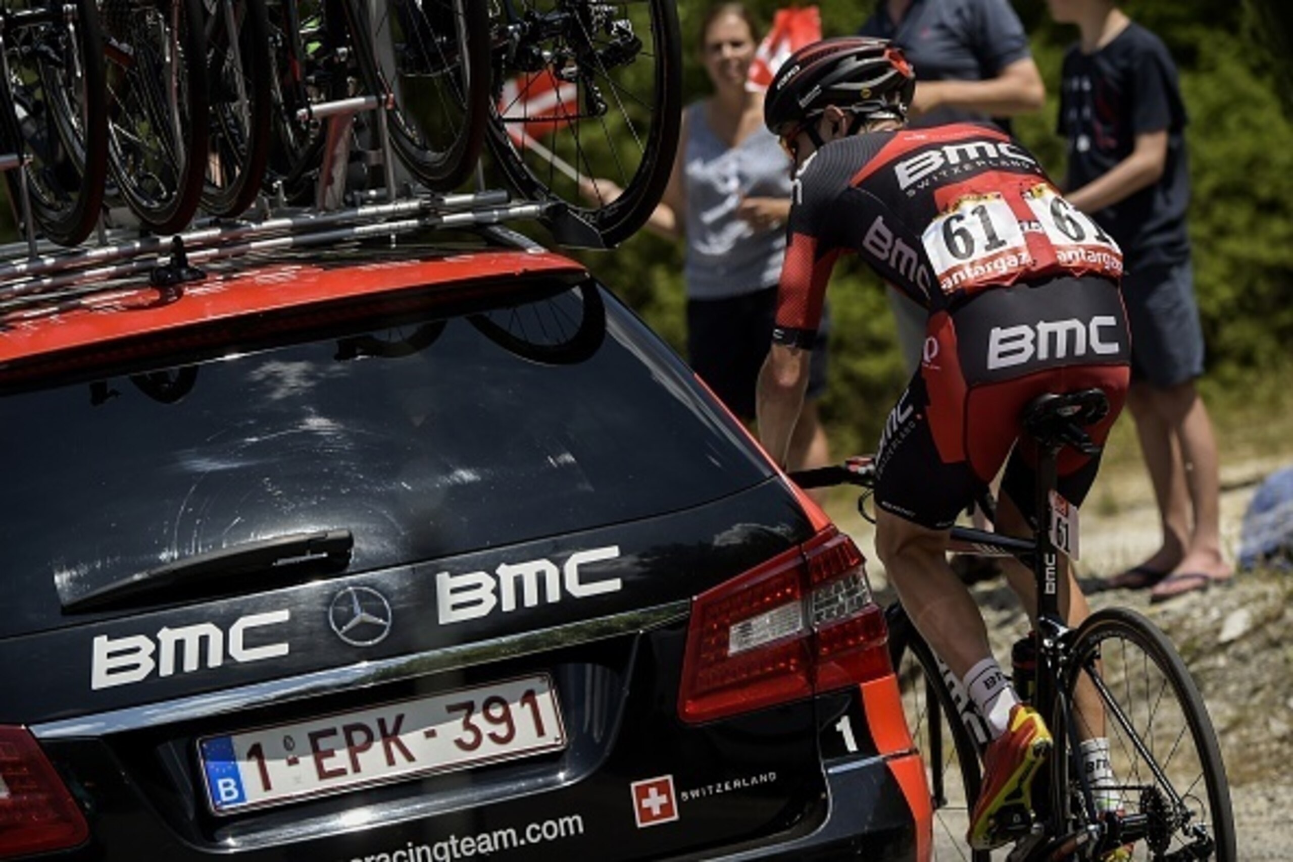 USA's Tejay Van Garderen rides next to his team car behind the pack during the 161 km seventeenth stage of the 102nd edition of the Tour de France cycling race on July 22, 2015, between Digne-les-Bains and Pra Loup, southeastern France.  AFP PHOTO / LIONE