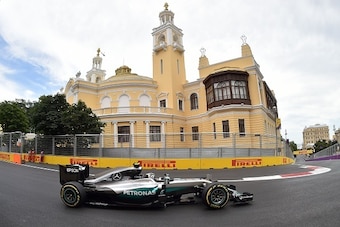 Mercedes AMG Petronas F1 Team's German driver Nico Rosberg steers his car at the Baku City Circuit, on June 17, 2016 in Baku, during the first practice session for the European Formula One Grand Prix.  / AFP / KIRILL KUDRYAVTSEV        (Photo credit shoul