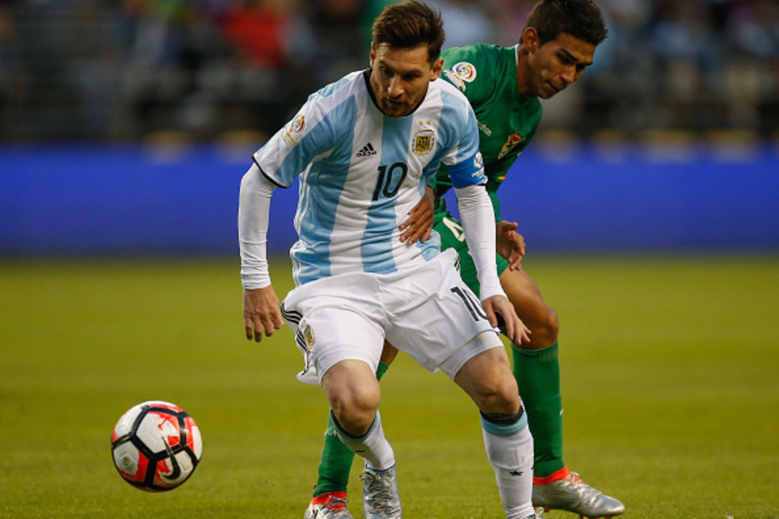 SEATTLE, WA - JUNE 14:  Lionel Messi #10 of Argentina dribbles against Danny Bejarano #4 of Bolivia during the 2016 Copa America Centenario Group D match at CenturyLink Field on June 14, 2016 in Seattle, Washington.  (Photo by Otto Greule Jr/Getty Images)