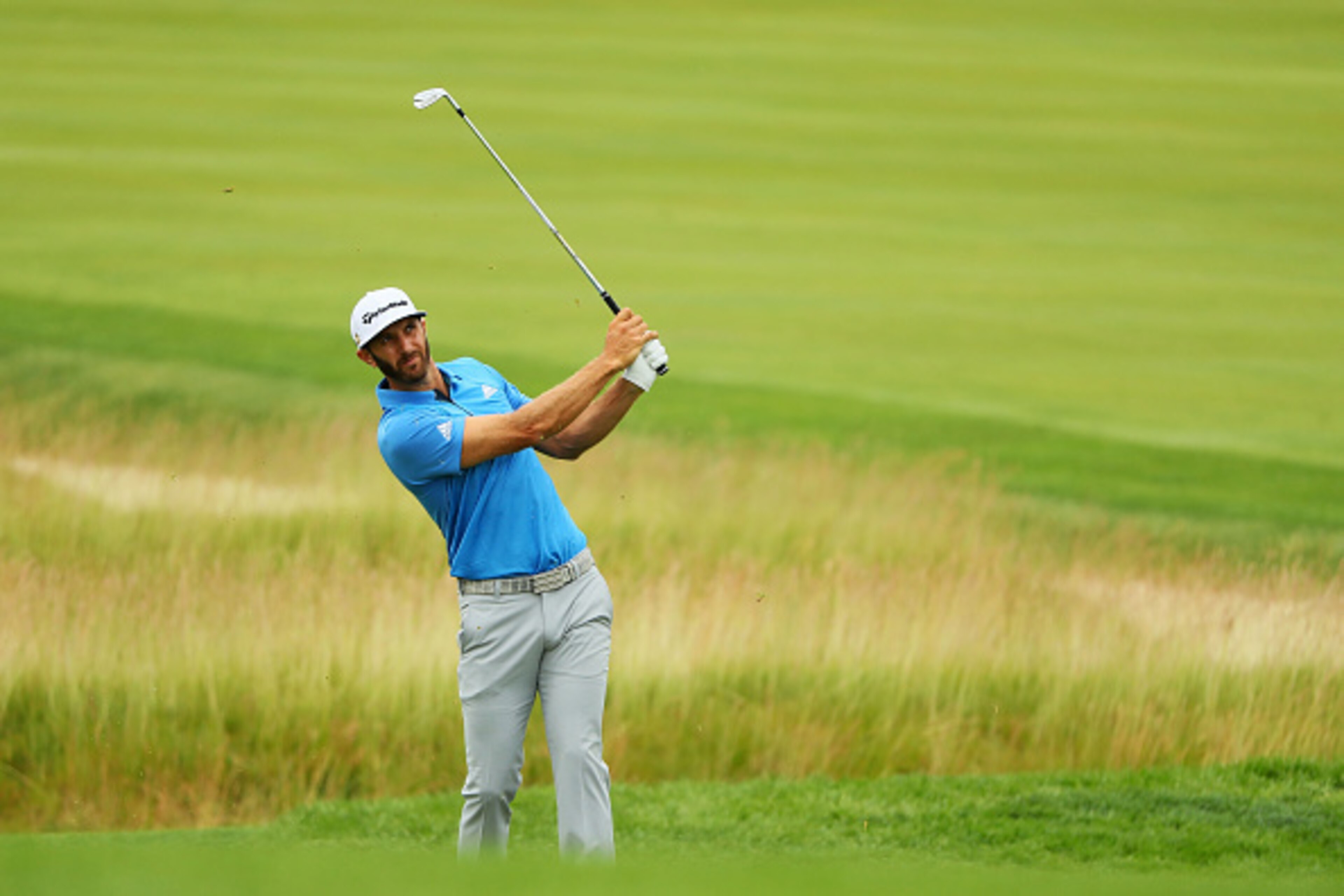 OAKMONT, PA - JUNE 17:  Dustin Johnson of the United States hits a shot on the third hole during the continuation of the weather delayed first round of the U.S. Open at Oakmont Country Club on June 17, 2016 in Oakmont, Pennsylvania.  (Photo by Andrew Redi