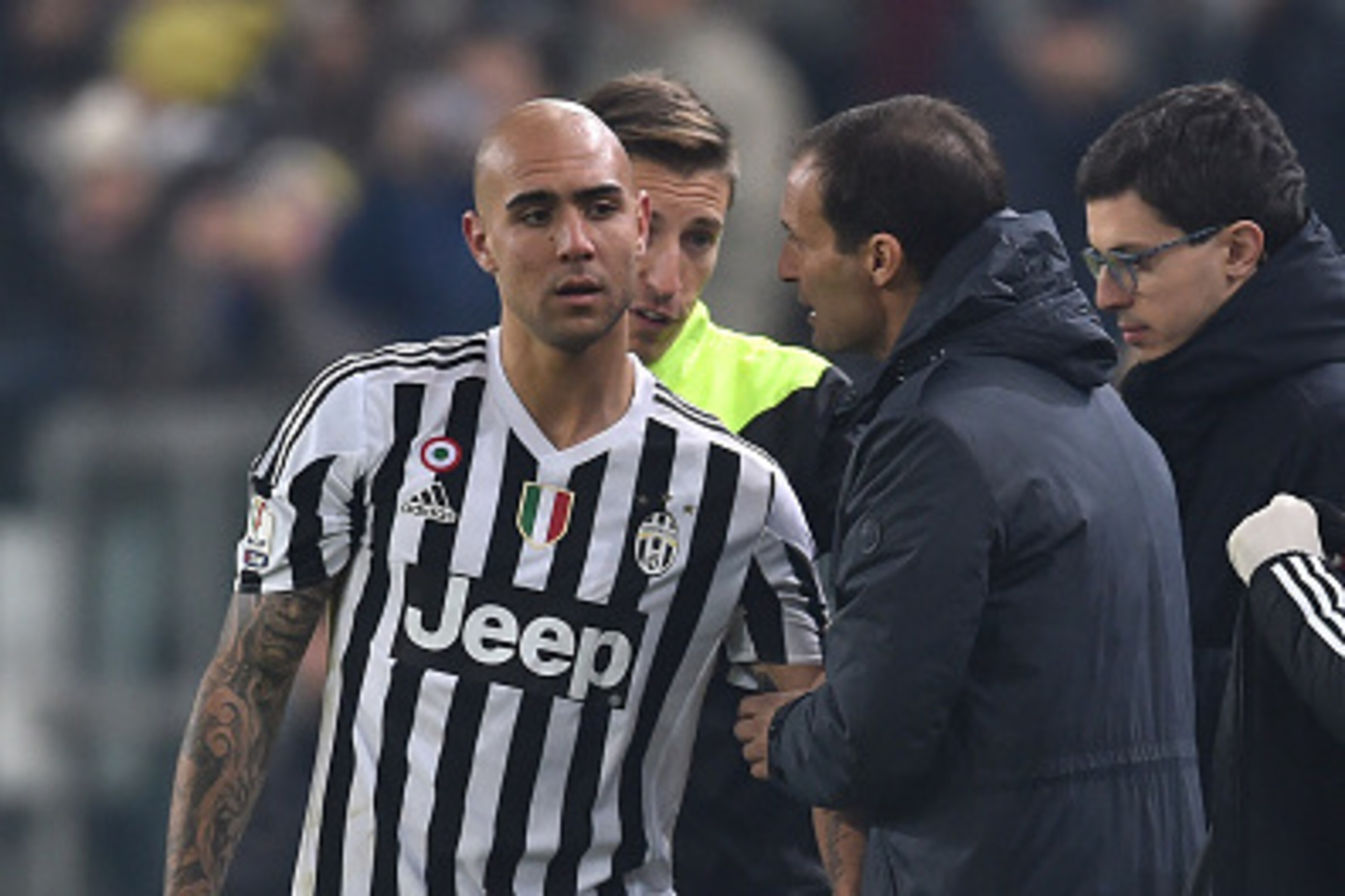 TURIN, ITALY - DECEMBER 16: FC Juventus head coach Massimiliano Allegri talks with Simone Zaza after his substitution during the TIM Cup match between FC Juventus and Torino FC at Juventus Arena on December 16, 2015 in Turin, Italy. (Photo by Valerio Pe TURIN, ITALY - DECEMBER 16: FC Juventus head coach Massimiliano Allegri talks with Simone Zaza after his substitution during the TIM Cup match between FC Juventus and Torino FC at Juventus Arena on December 16, 2015 in Turin, Italy. (Photo by Valerio Pe