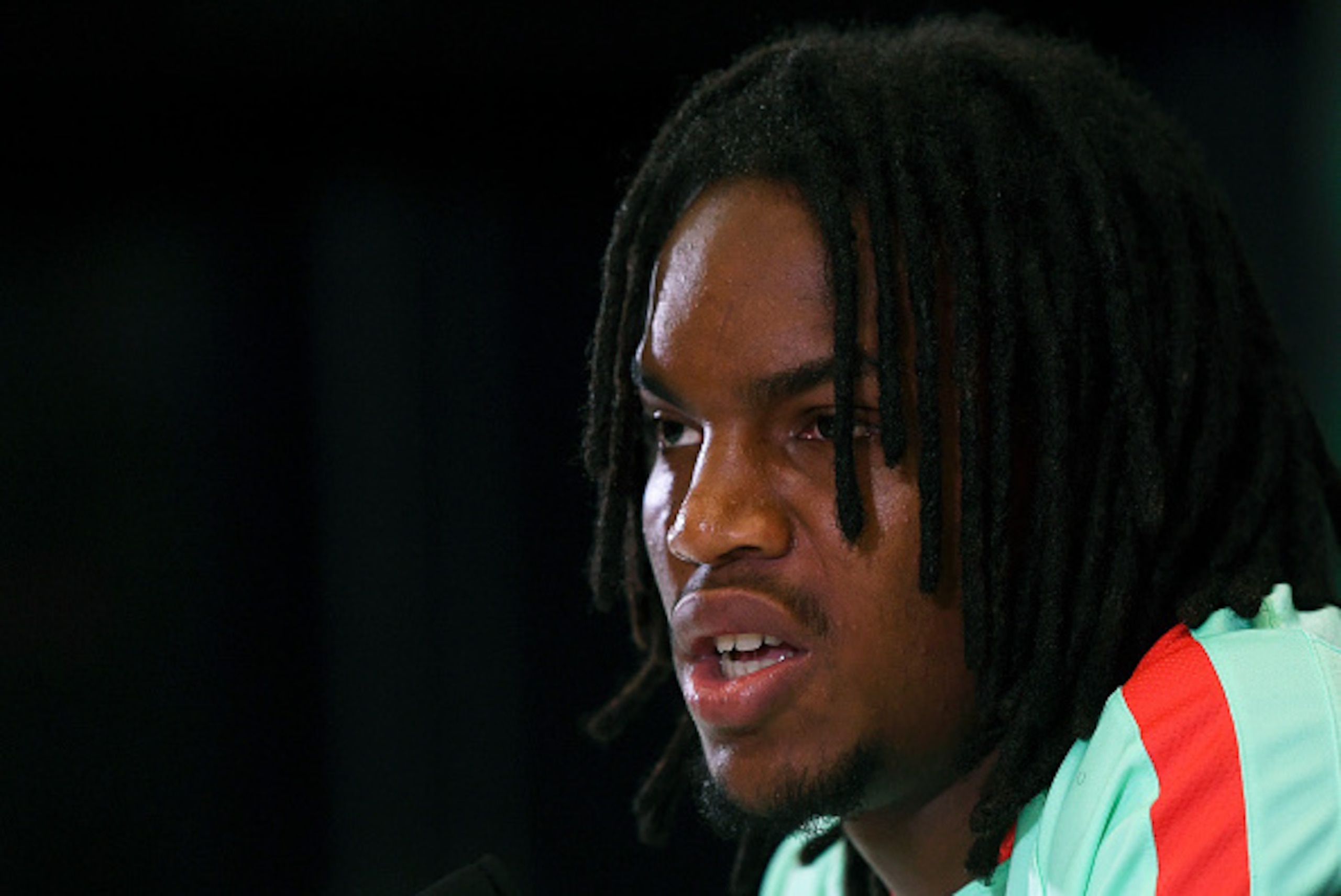 Portugal's midfielder Renato Sanches holds a press conference at the team's base camp in Marcoussis, south of Paris, on June 16, 2016, during the Euro 2016 football tournament. / AFP / FRANCISCO LEONG        (Photo credit should read FRANCISCO LEONG/AFP/G