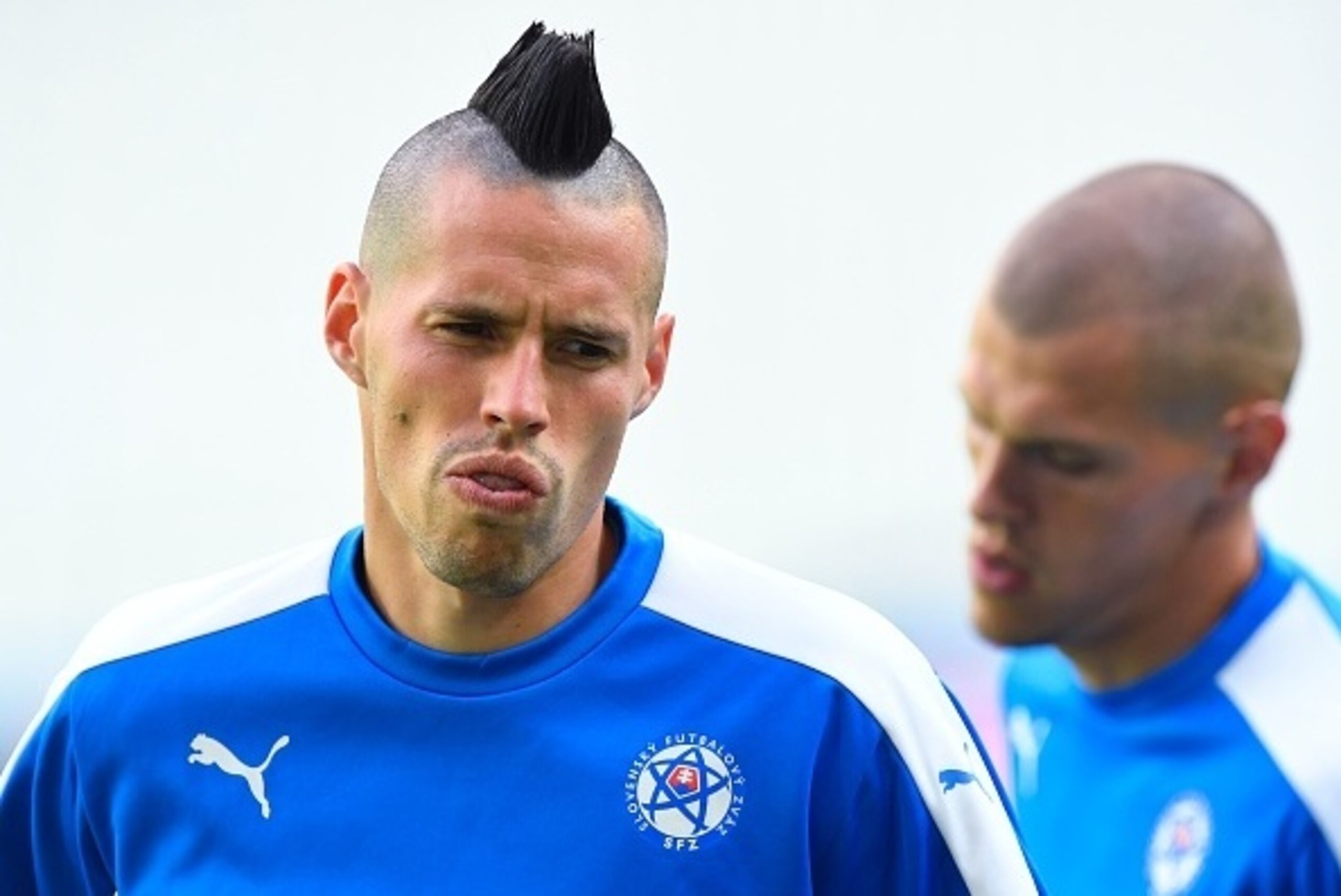 Slovakia's defender Martin Skrtel (R) and midfielder Marek Hamsik attend a training session in Saint Etienne, southern France on June 19, 2016, on the eve of their match against England during the Euro 2016 football tournament. / AFP / JOE KLAMAR        (