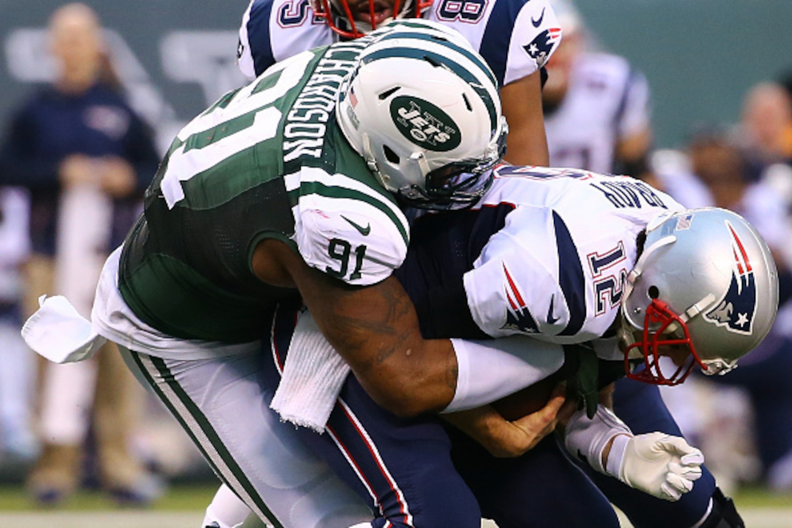 EAST RUTHERFORD, NJ - DECEMBER 27:  Sheldon Richardson #91 of the New York Jets sacks Tom Brady #12 of the New England Patriots during their game at MetLife Stadium on December 27, 2015 in East Rutherford, New Jersey.  (Photo by Al Bello/Getty Images)